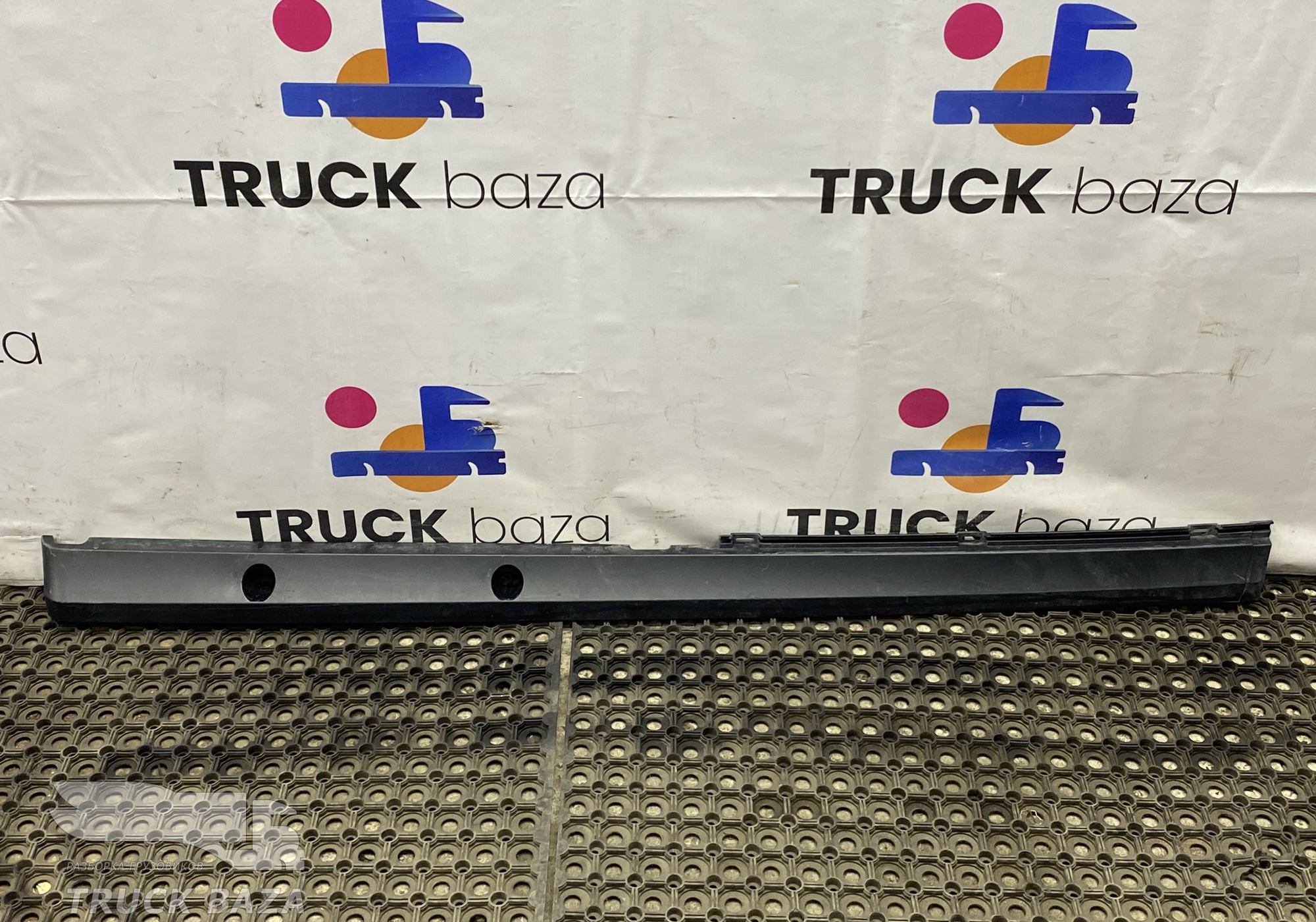 A9606902201 Накладка крыши левая для КАМАЗ 54901