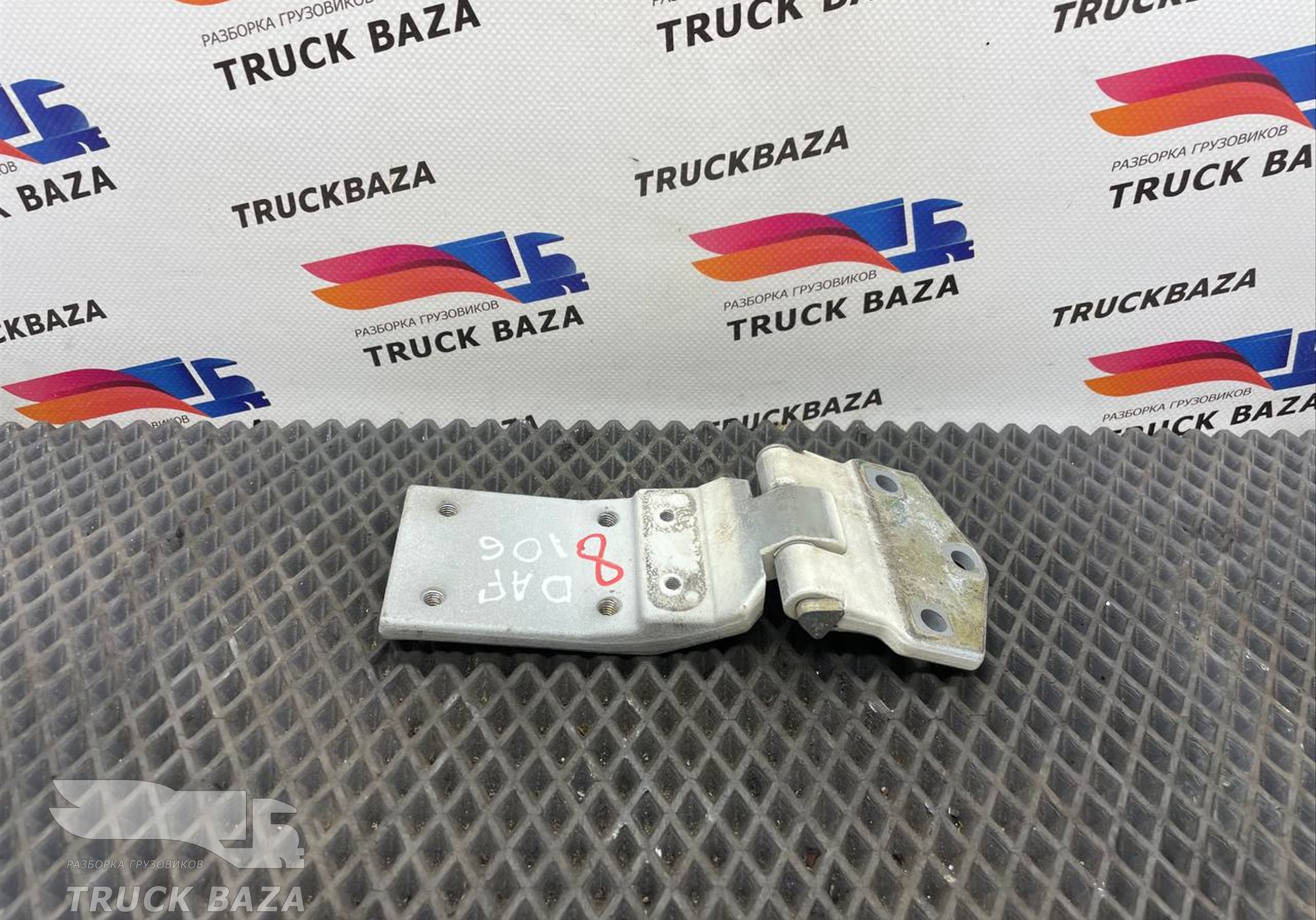 1341492 Петля двери для Daf XF106 (с 2012)