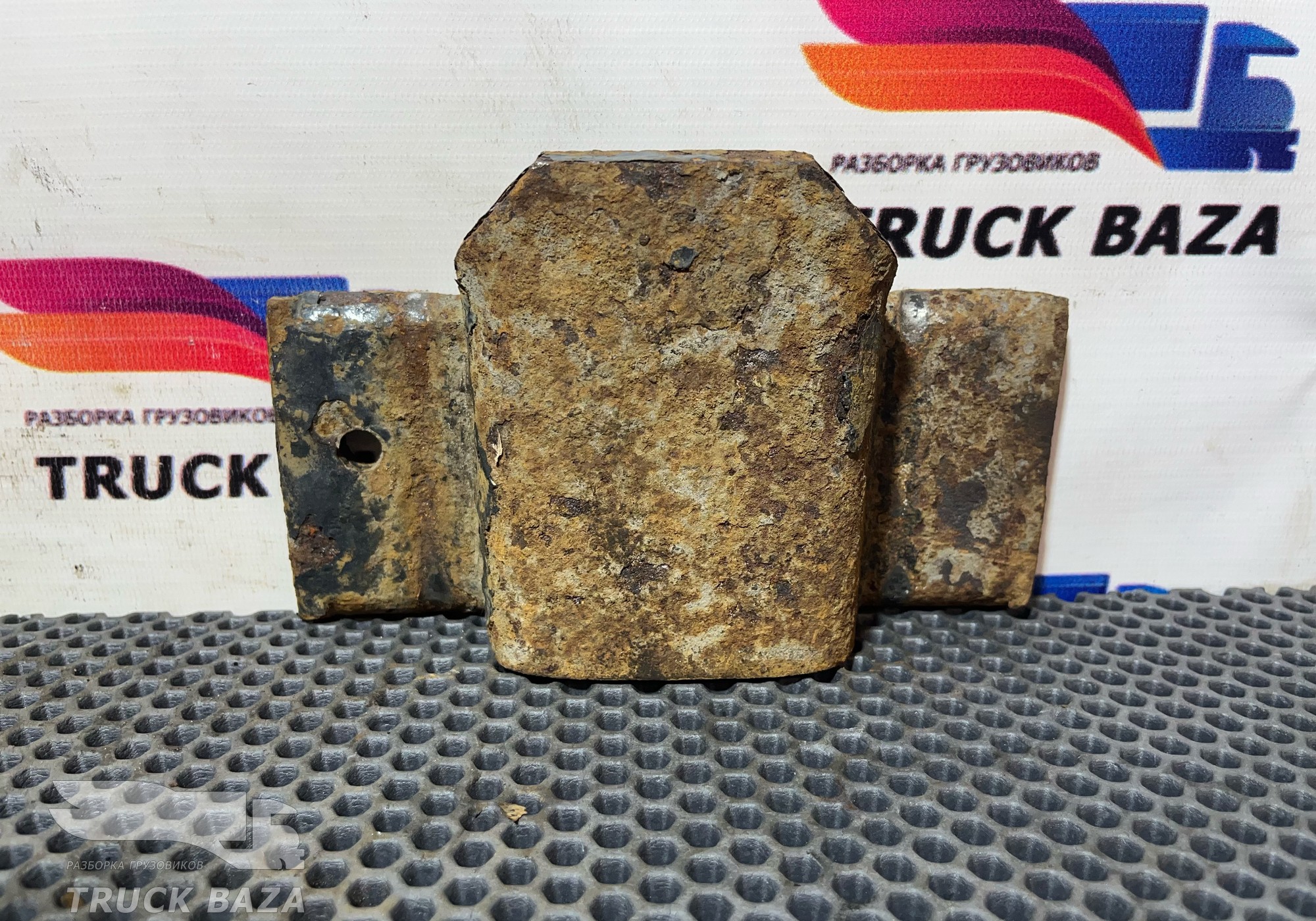 8131965 Проставка передней рессоры для Iveco