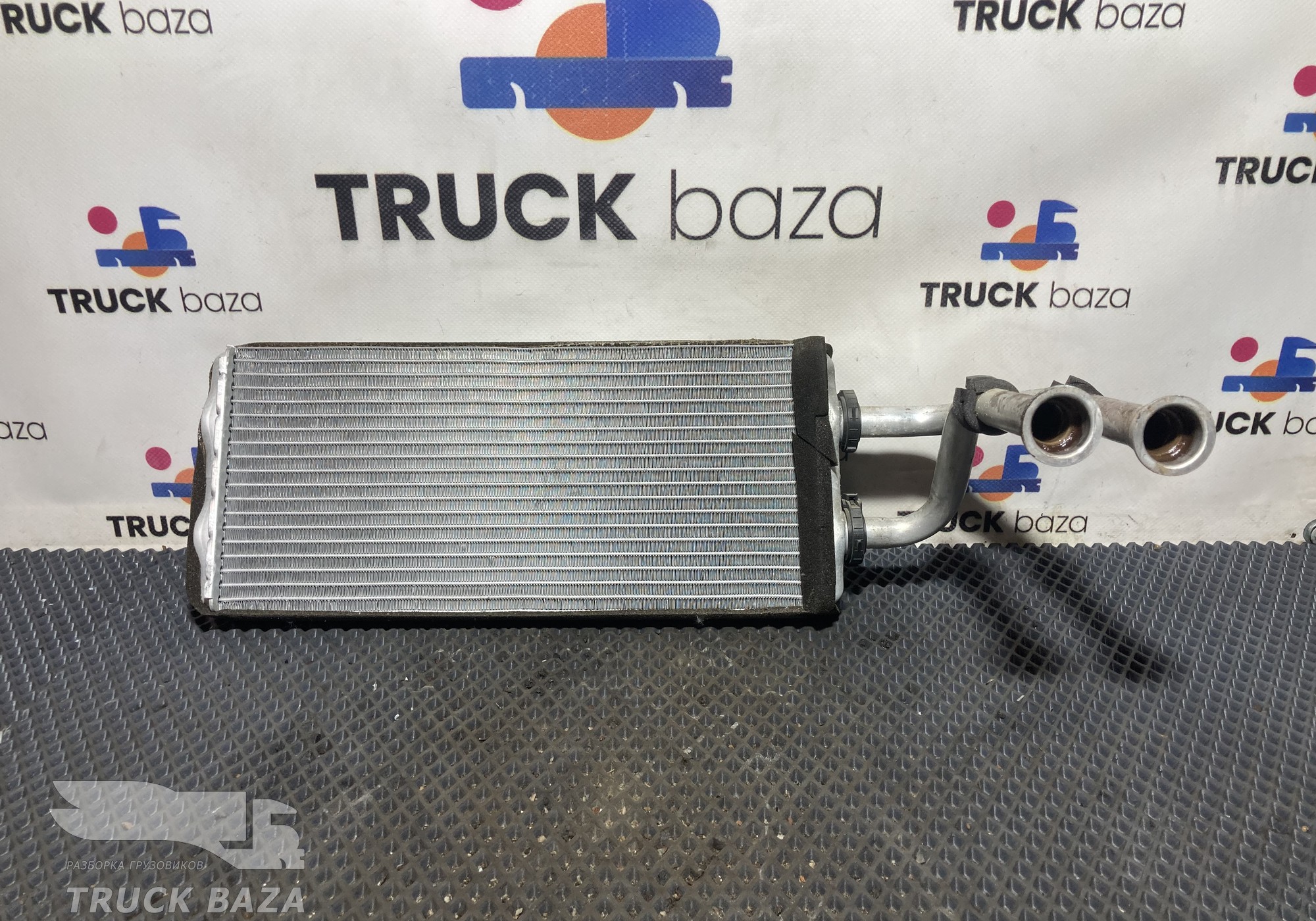 A0008303420 Радиатор отопителя