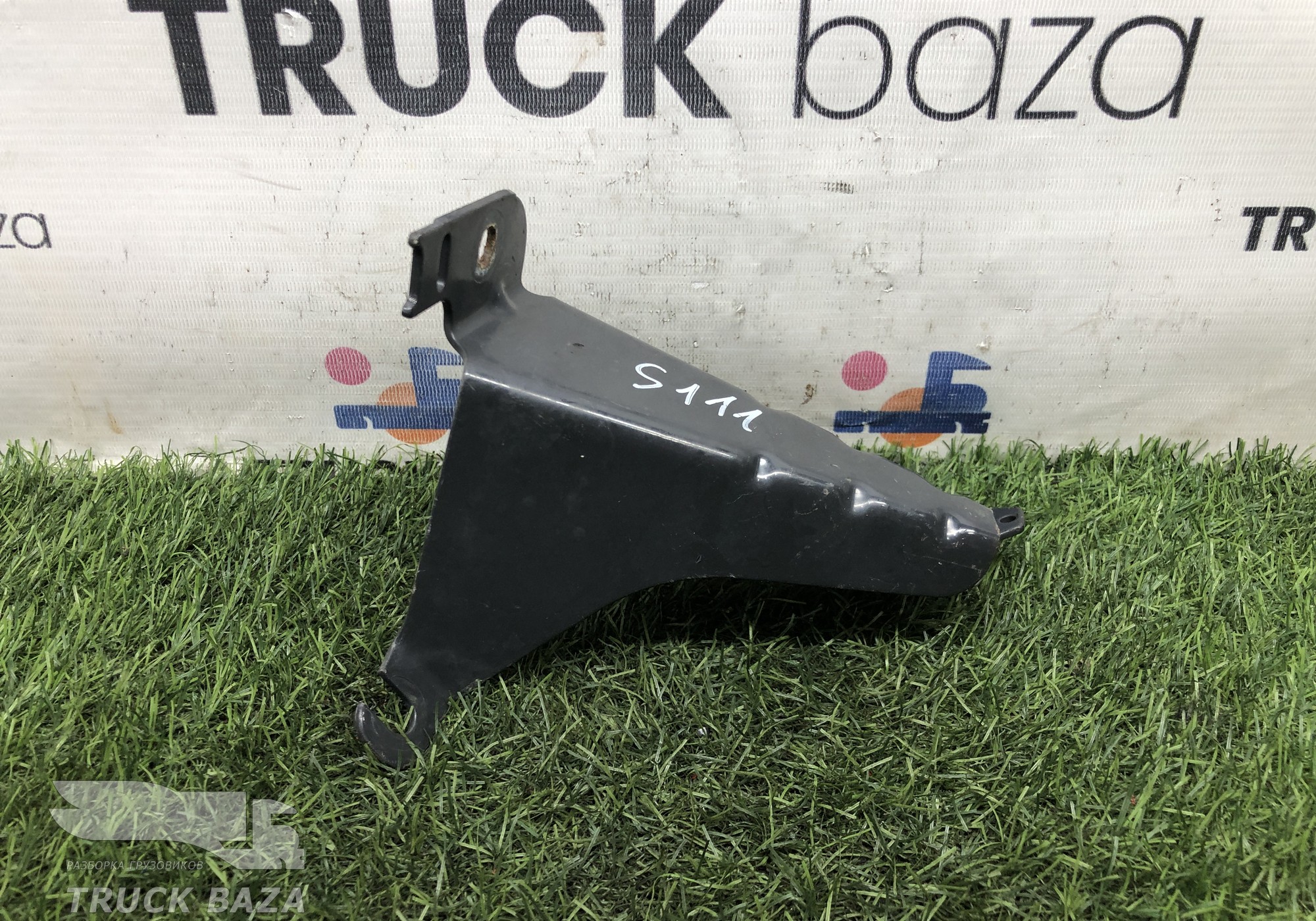 2660205 Кронштейн угла бампера левый