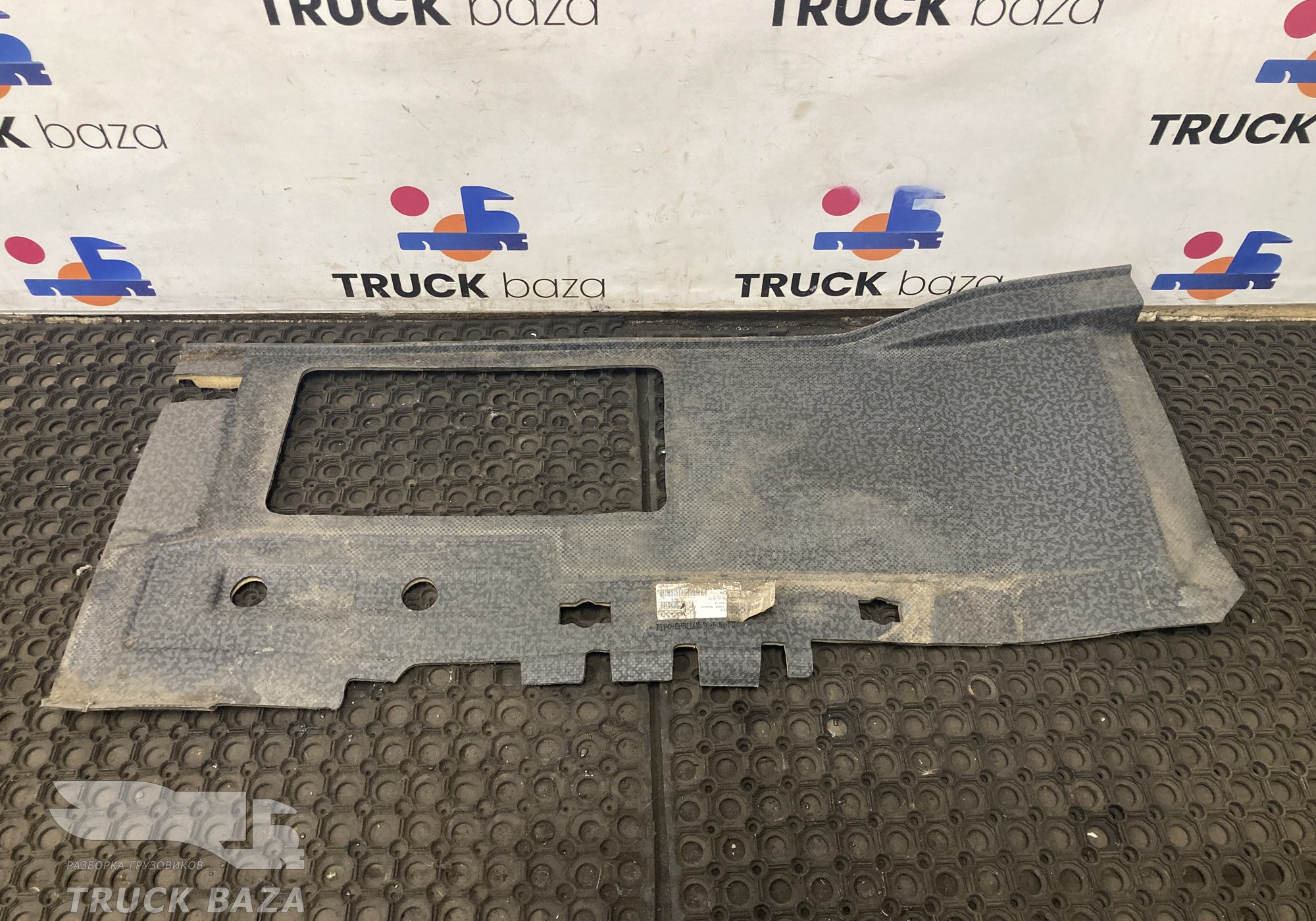 7482295230 Покрытие напольное правое для Renault T (с 2013)