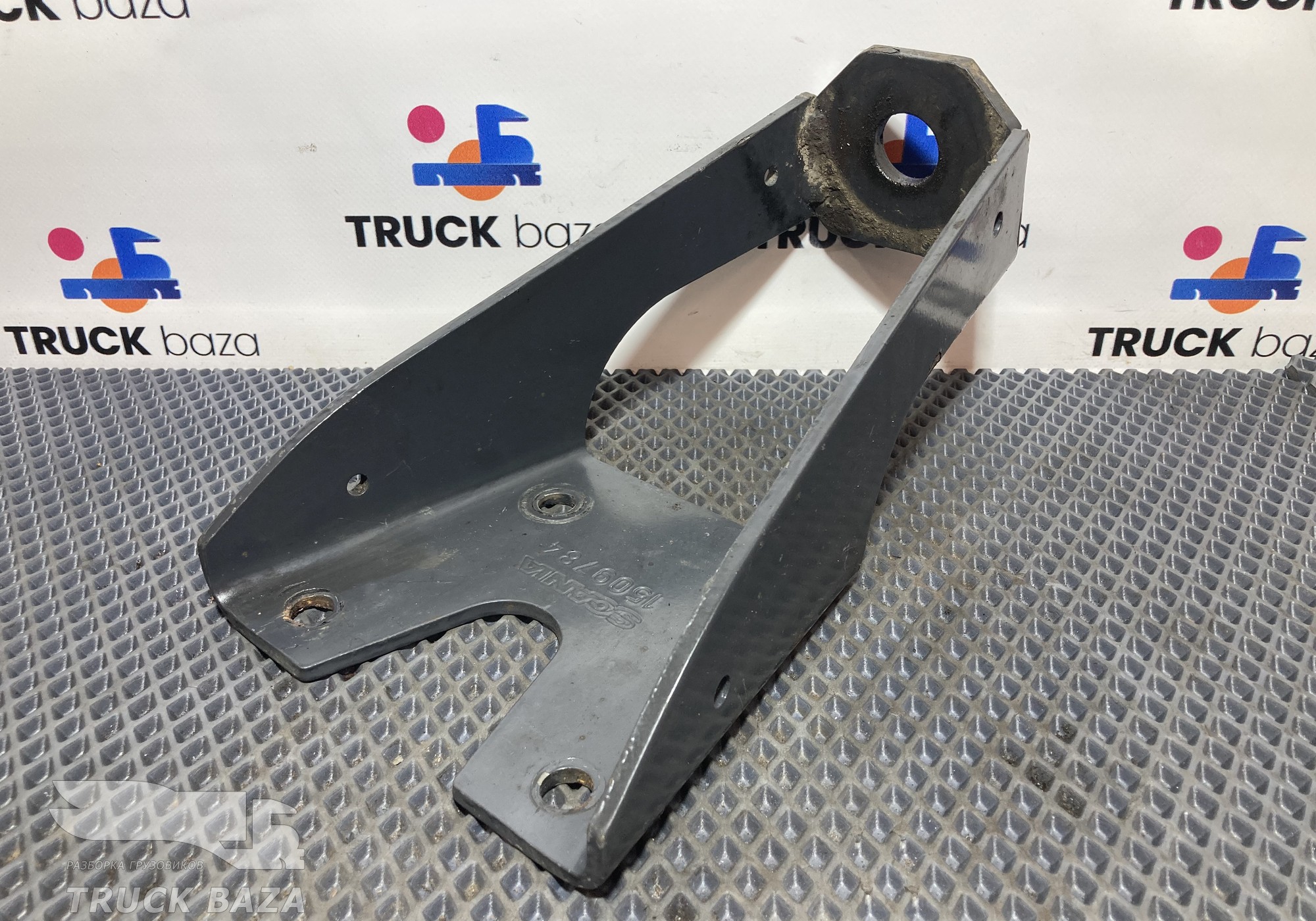 1509784 Кронштейн переднего амортизатора