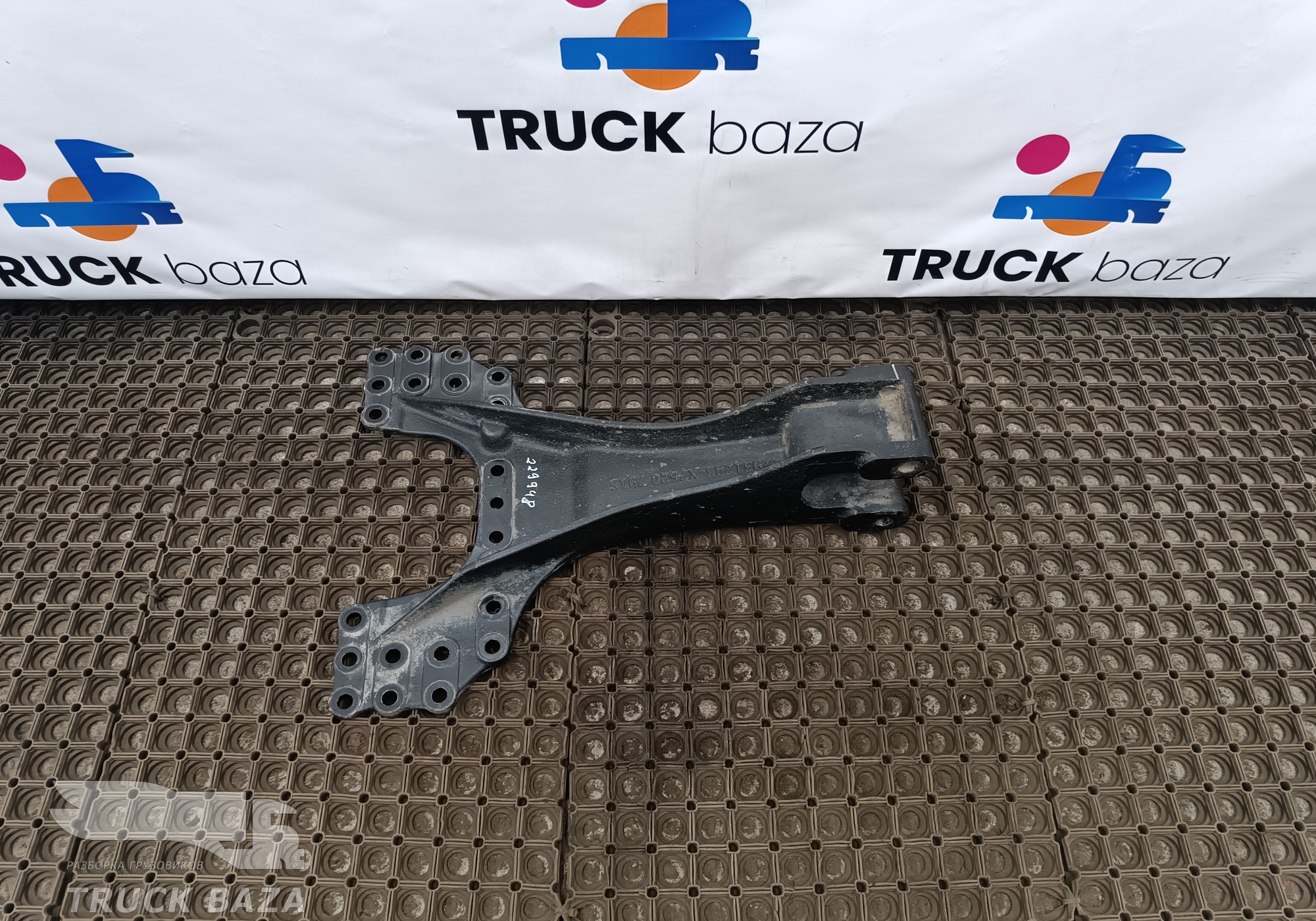 Кронштейн нижний упорной тяги для DongFeng GX DFH4180