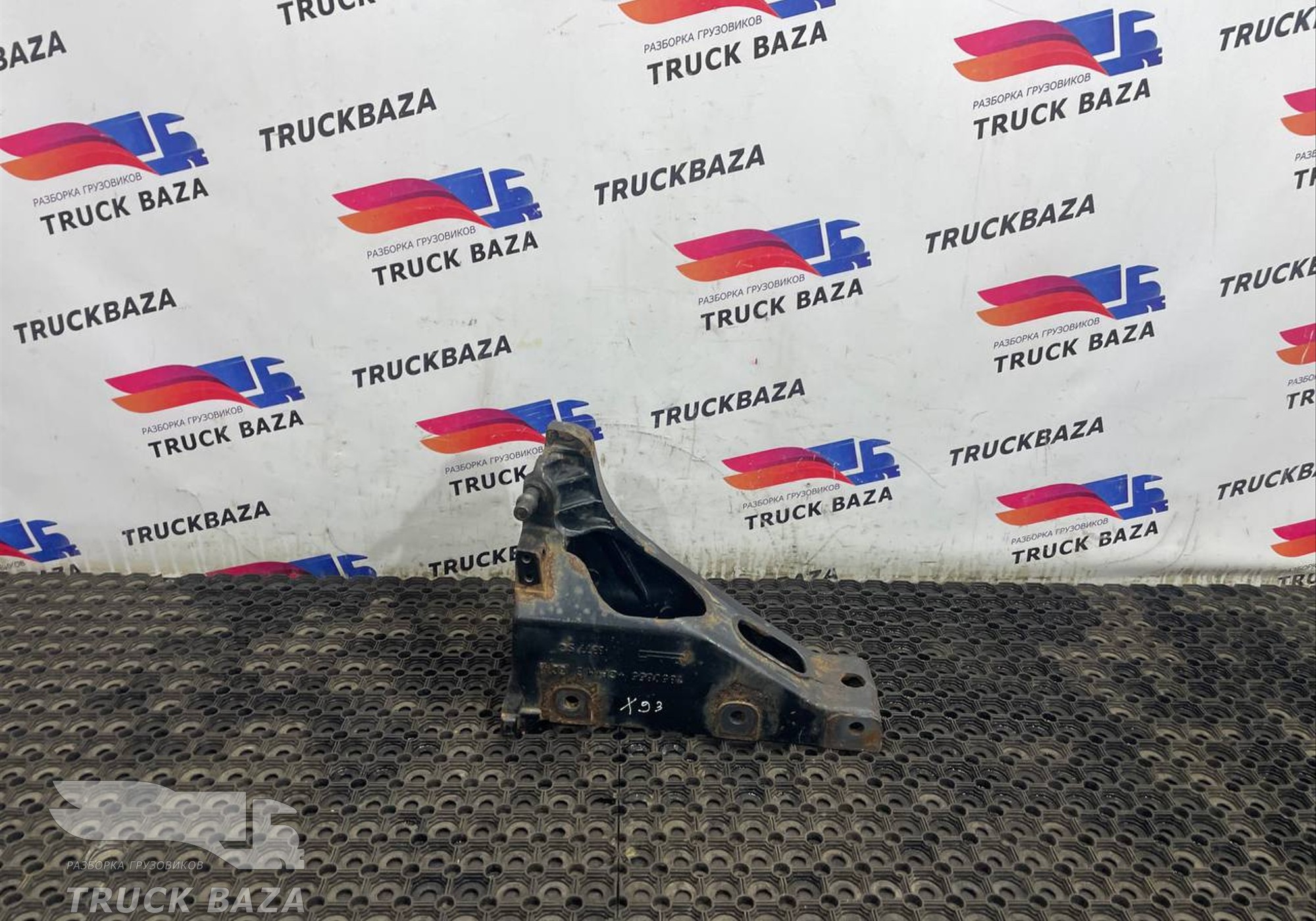 1850655 Кронштейн торсиона кабины правый для Daf XF106 (с 2012)