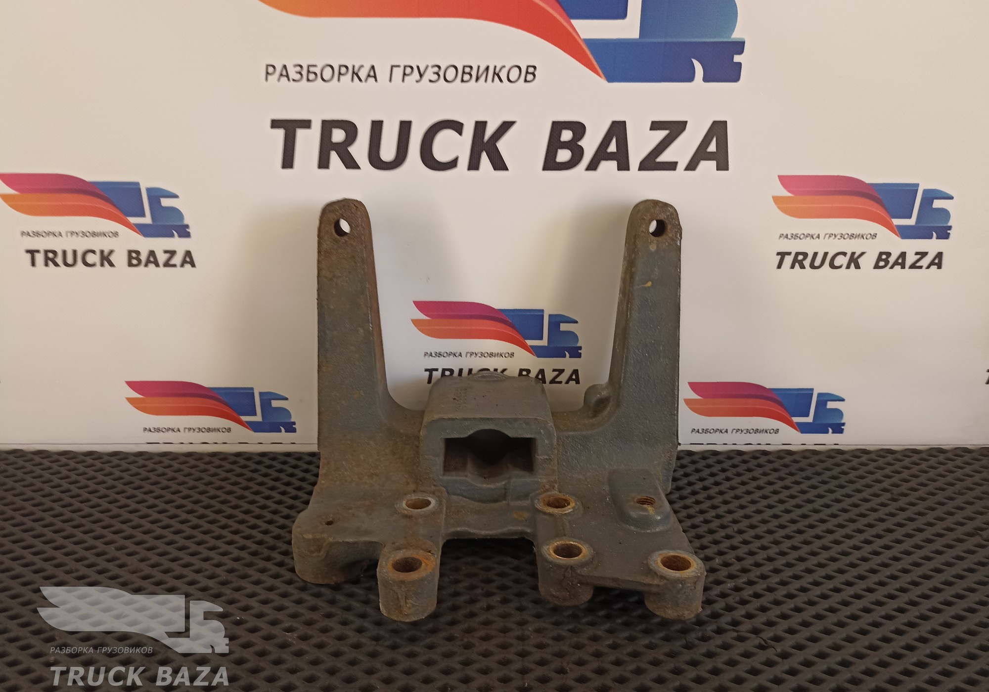 1808833 Кронштейн рамы правый для Daf CF