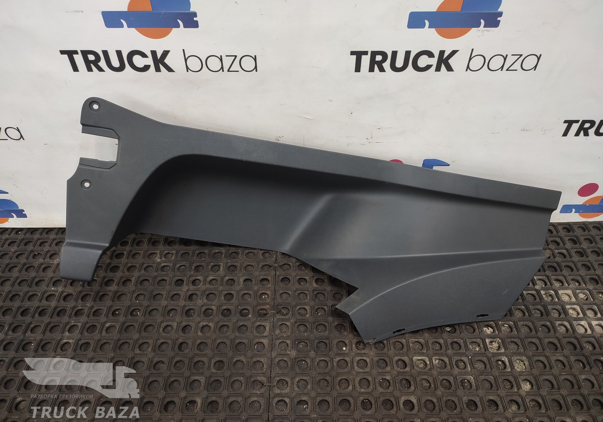 82819482 Накладка подножки левая для Volvo FH 4 (с 2012)