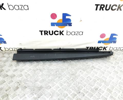 81624300130 Накладка солнцезащитной шторки правая для Man TGX II (с 2012)