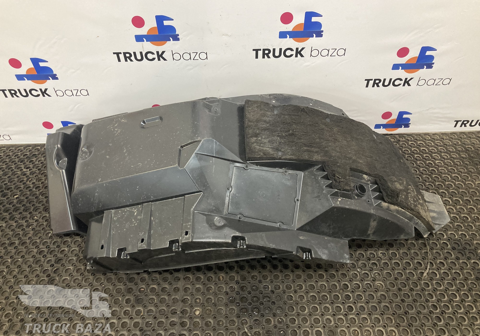 81612300277 Крыло переднее левое передняя часть