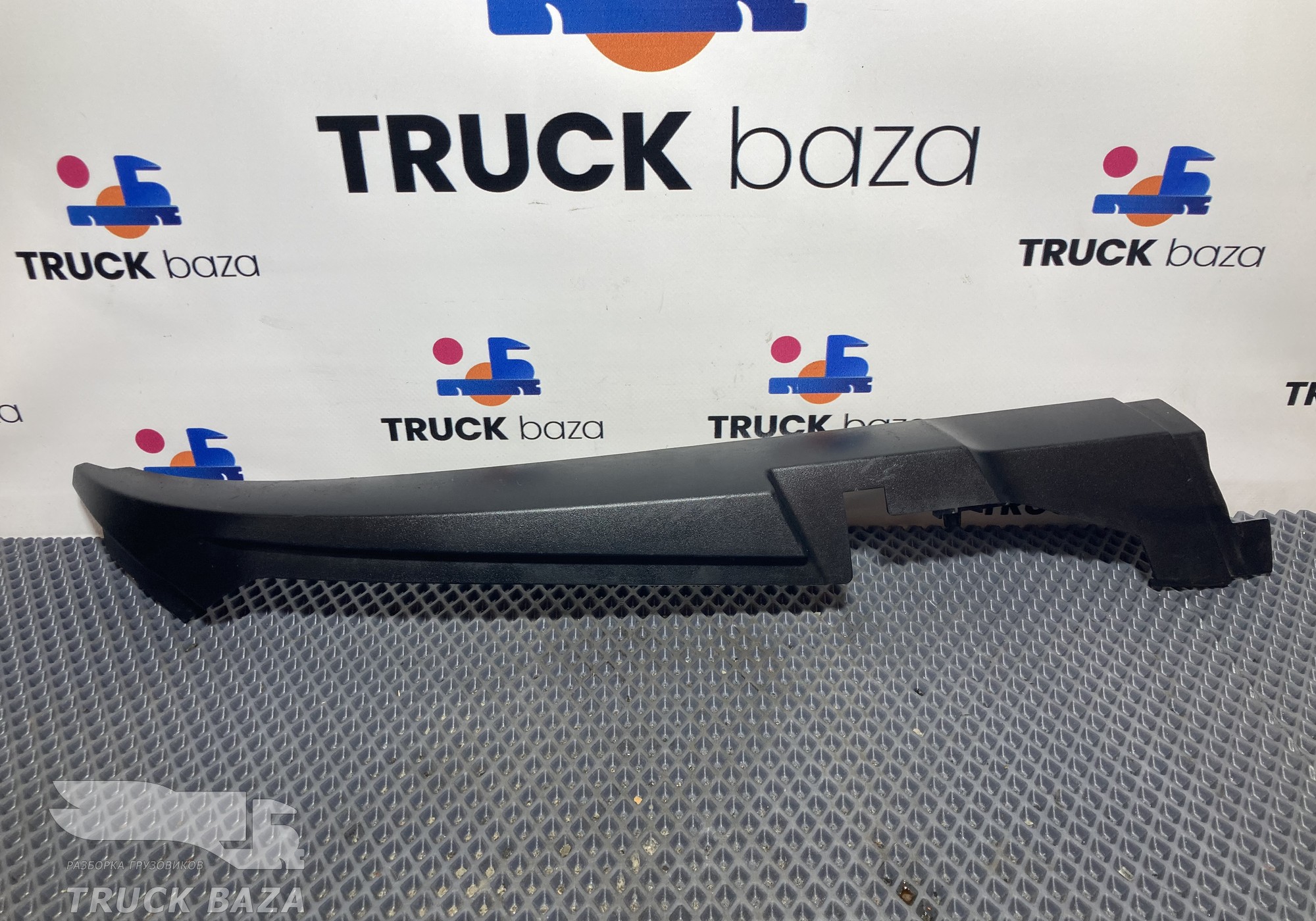 2340701 Накладка лобового стекла правая для Scania 6-series R (с 2016)