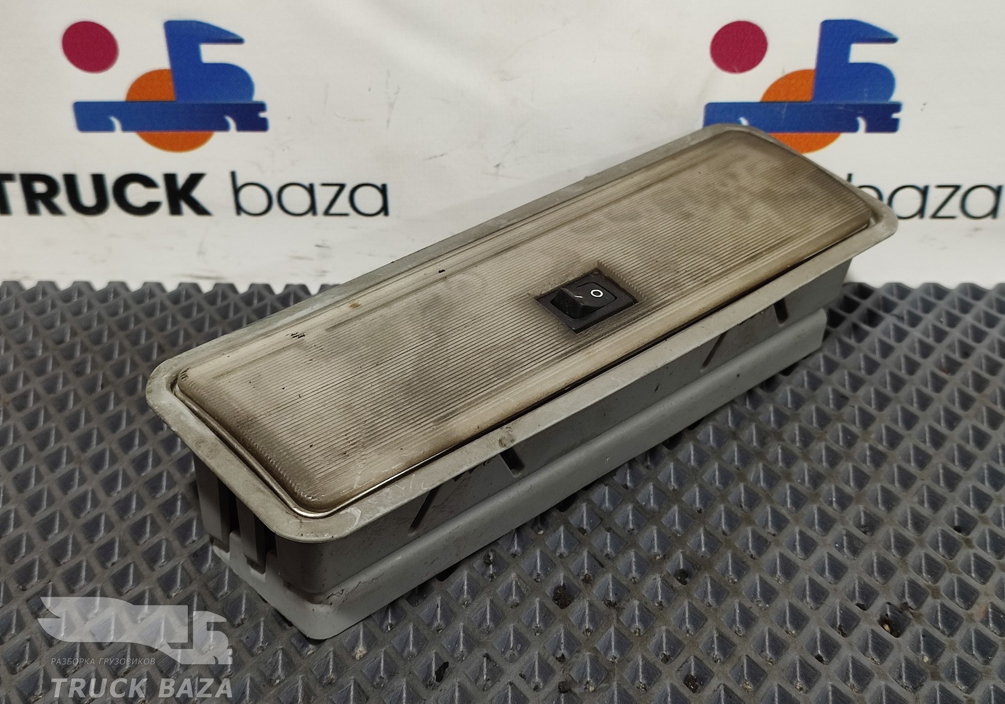 81252016275 Плафон салонный для Man TGL