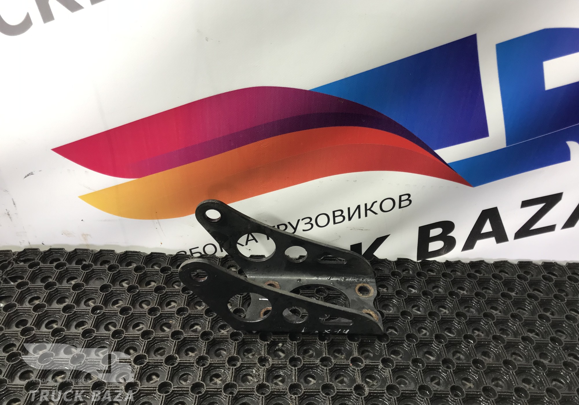 81437400195 Кронштейн амортизатора переднего для Man TGS II (с 2012)