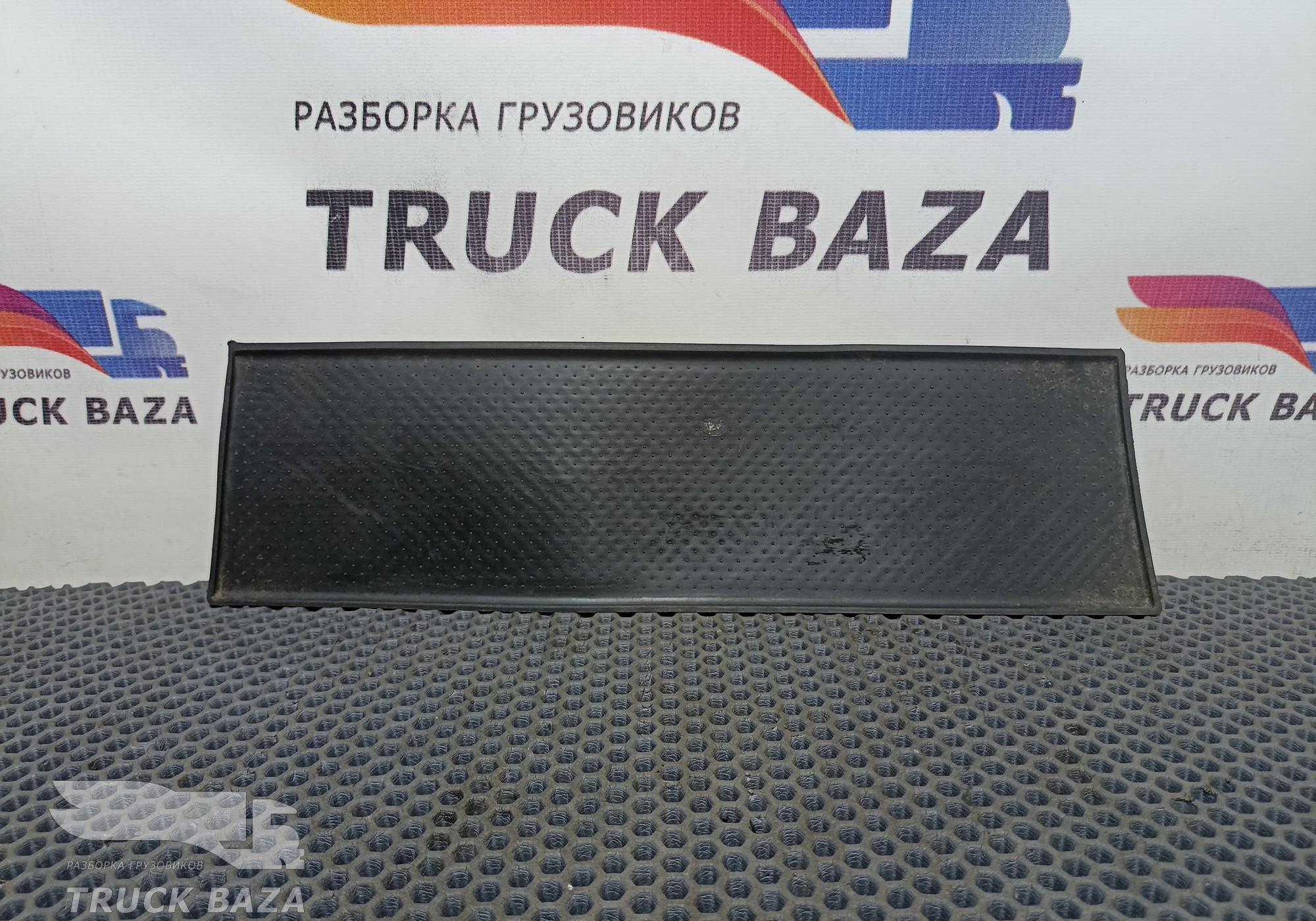 504273770 Коврик торпедо для Iveco Stralis I (с 2002)