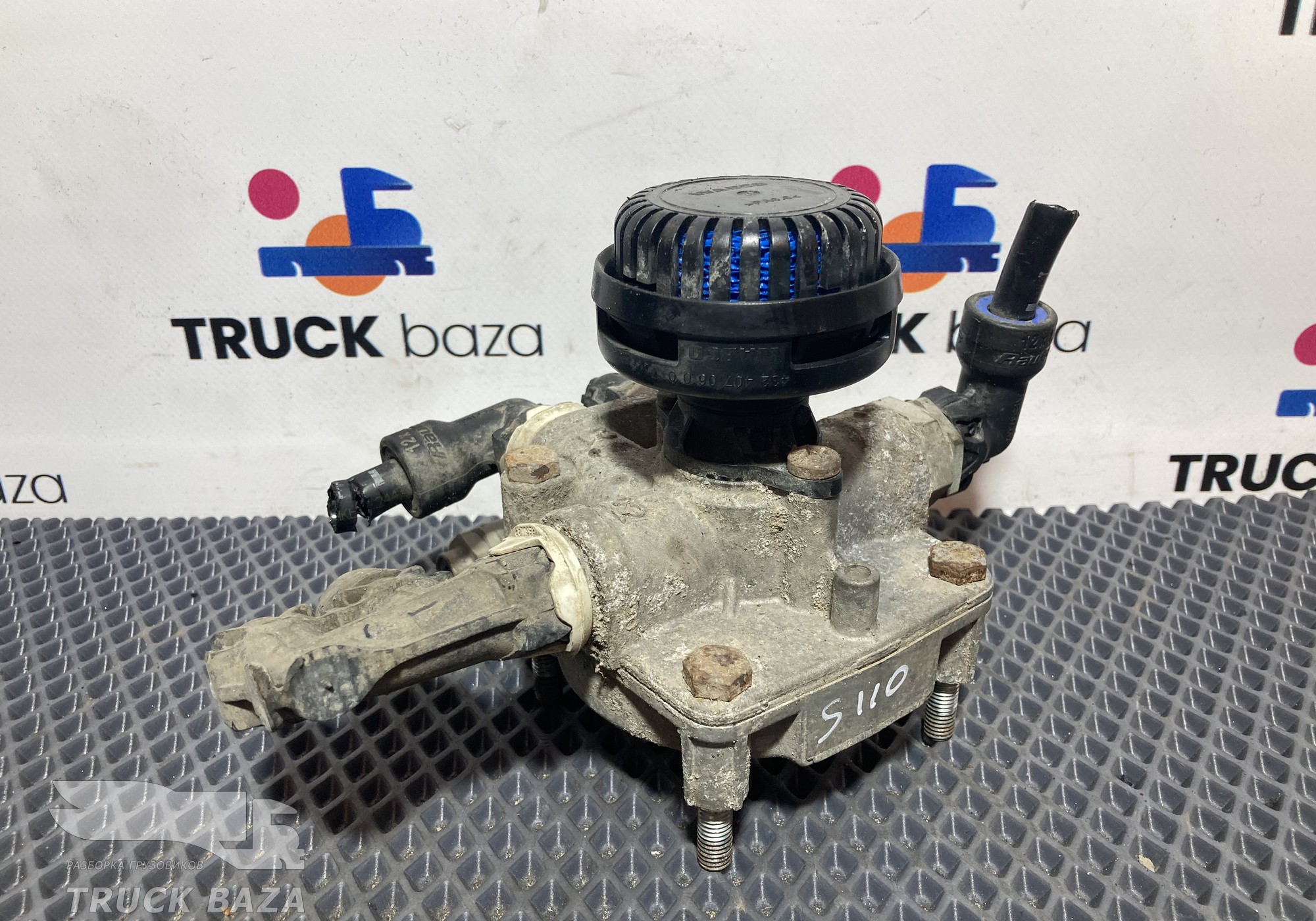 1425183 Клапан ускорительный