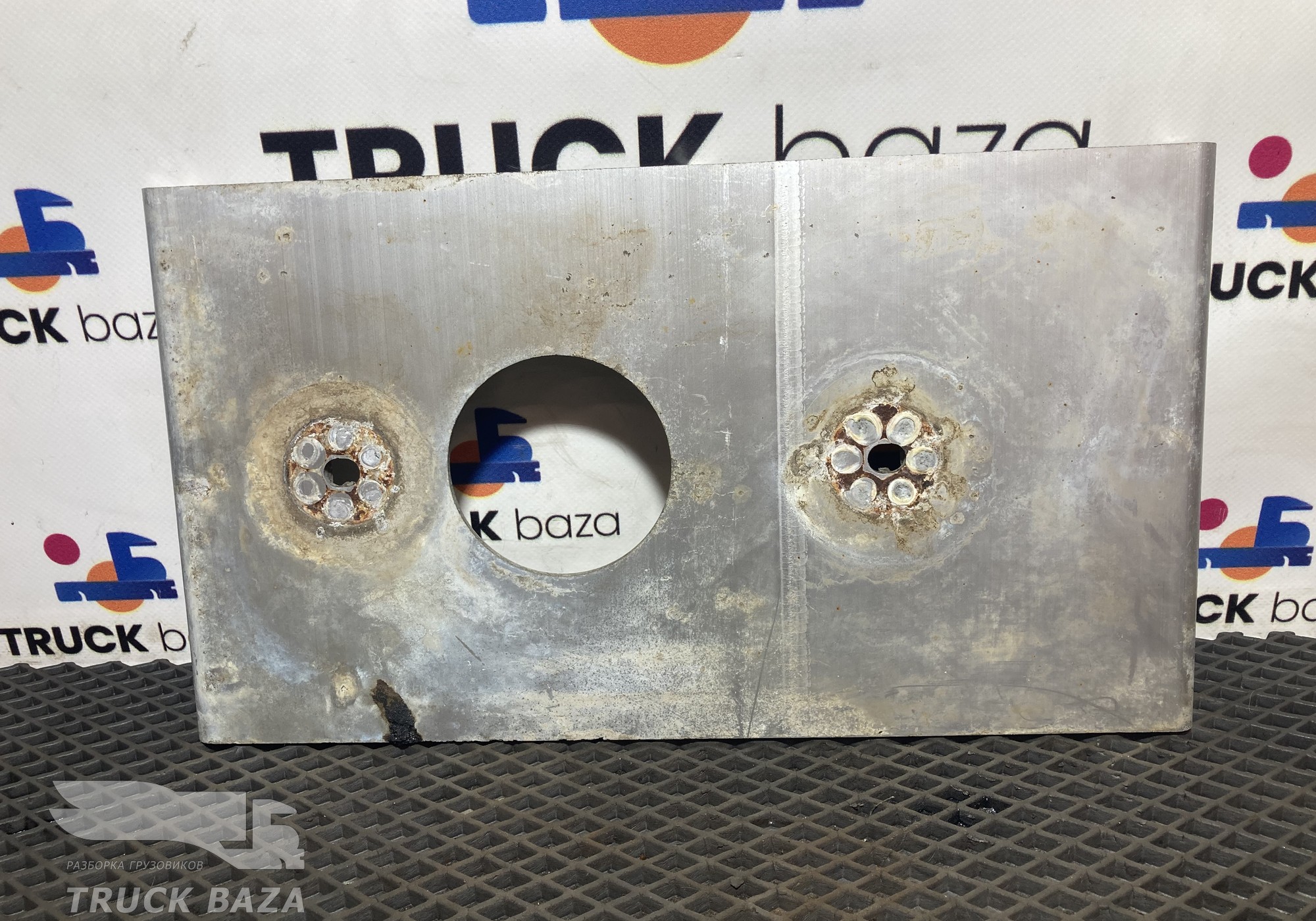 21196040 Кронштейн бака Adblue для Renault T