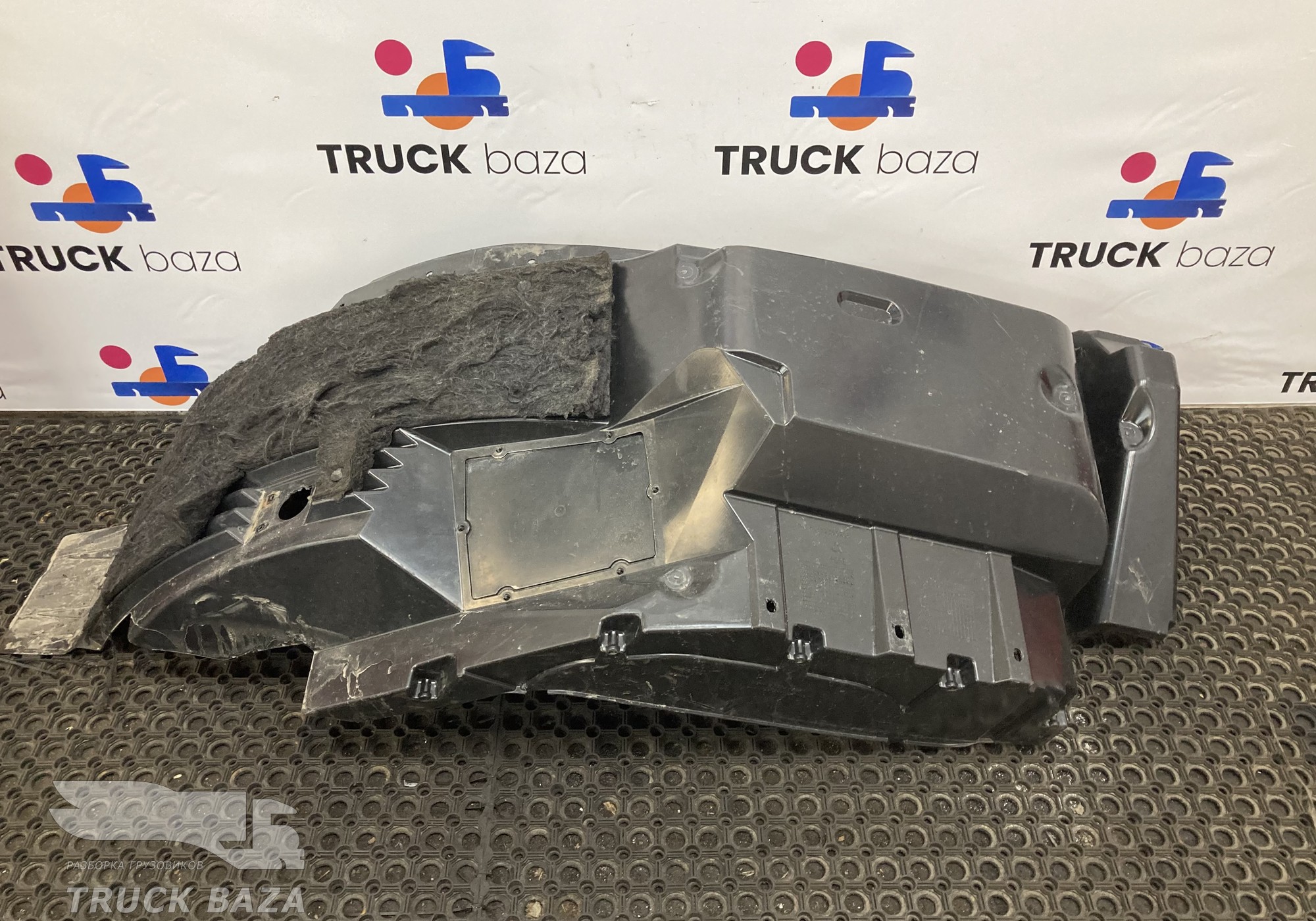 81612300208 Крыло переднее правое передняя часть