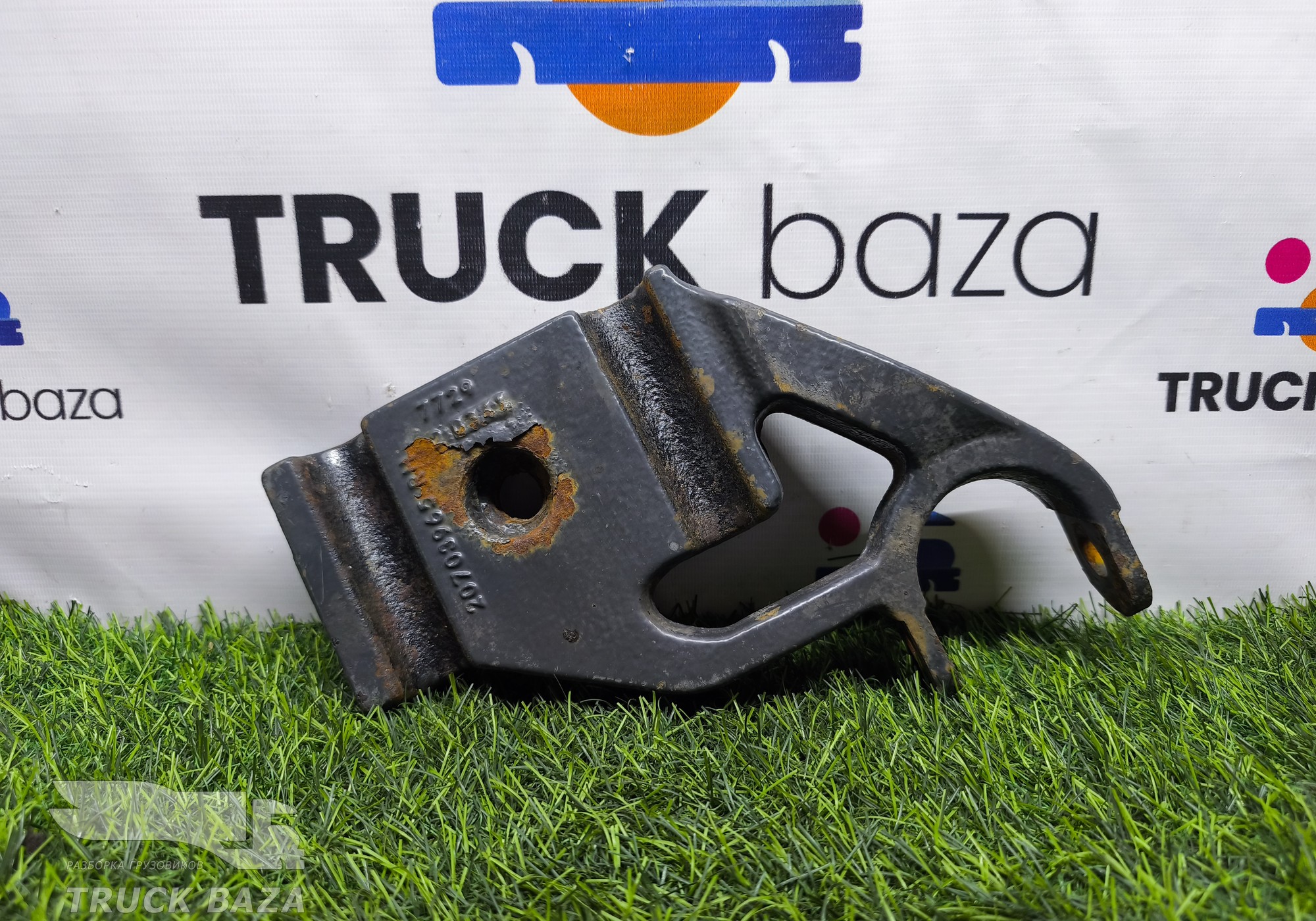 20703965 Кронштейн амортизатора правый для Volvo FH 3 (с 2008 по 2012)