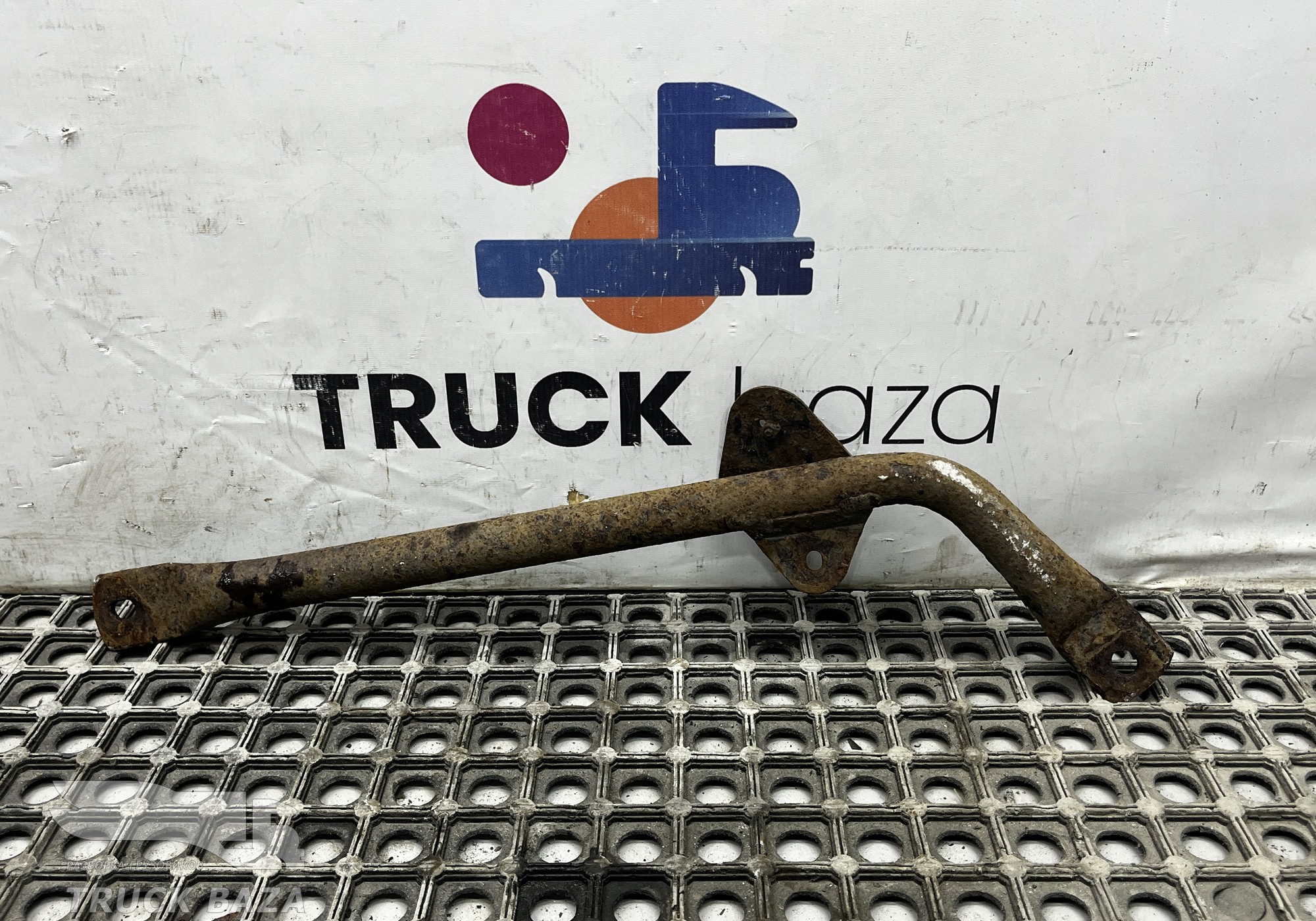 A9416600777 Кронштейн подножки правый для Mercedes-Benz Actros MP2 (с 2002 по 2008)