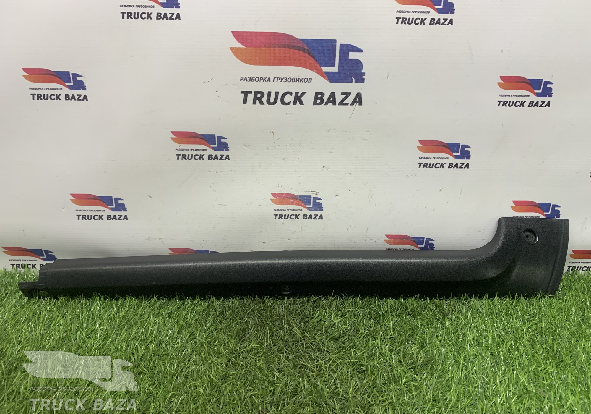 A9406981762 Накладка лобового стекла правая