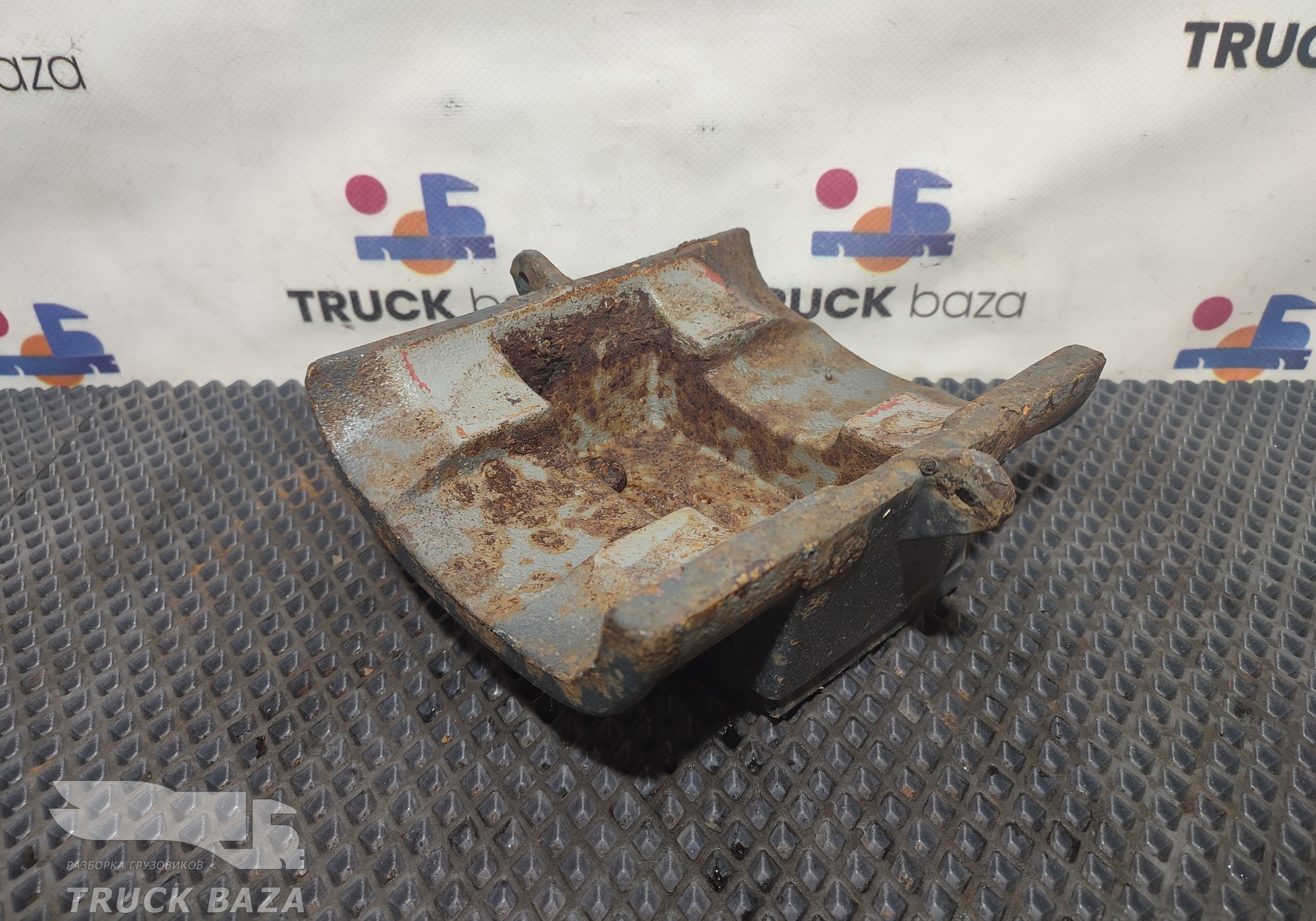 0961983 Проставка задней рессоры