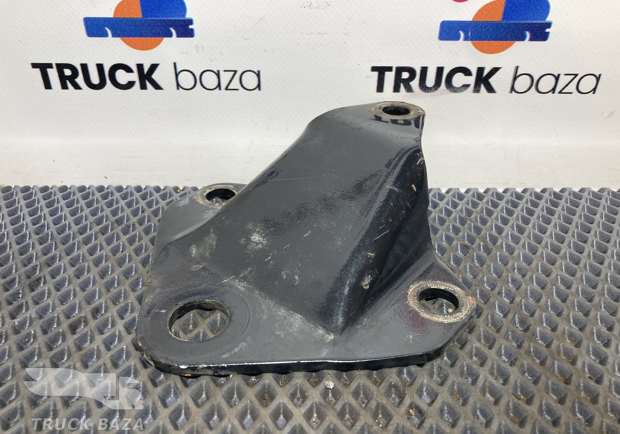 81417200136 Кронштейн рессоры передней