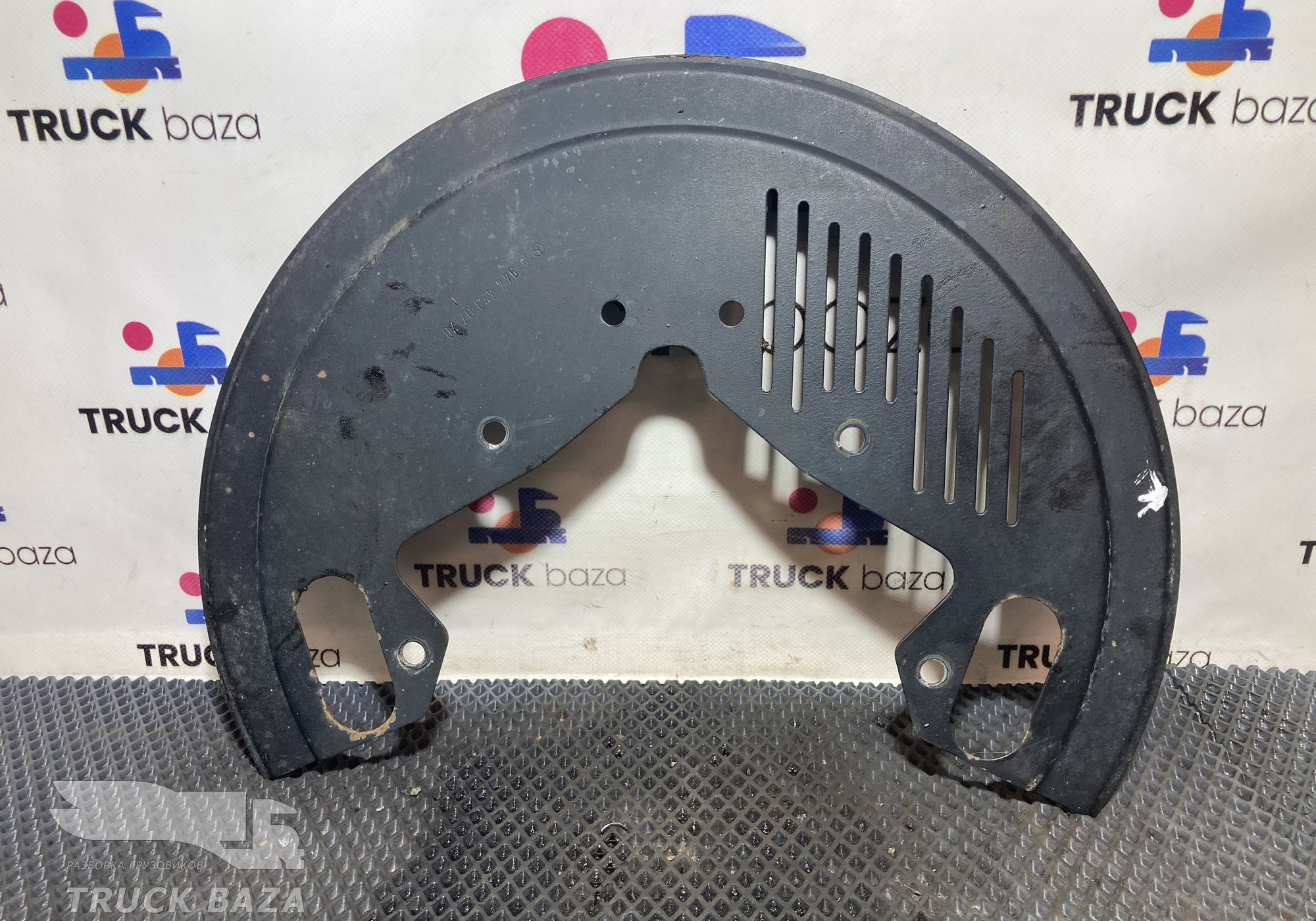 9444230620 Пыльник тормозного диска правый