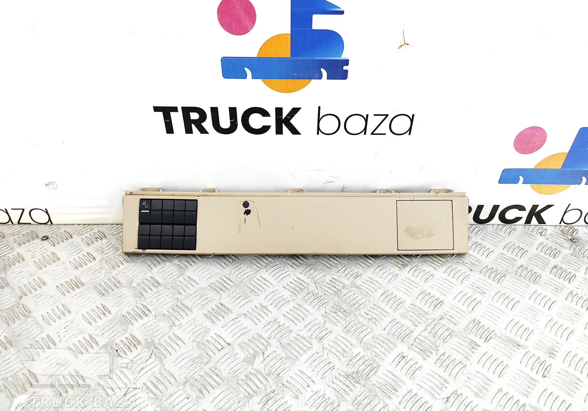 81617105069 Накладка салона для Man TGX