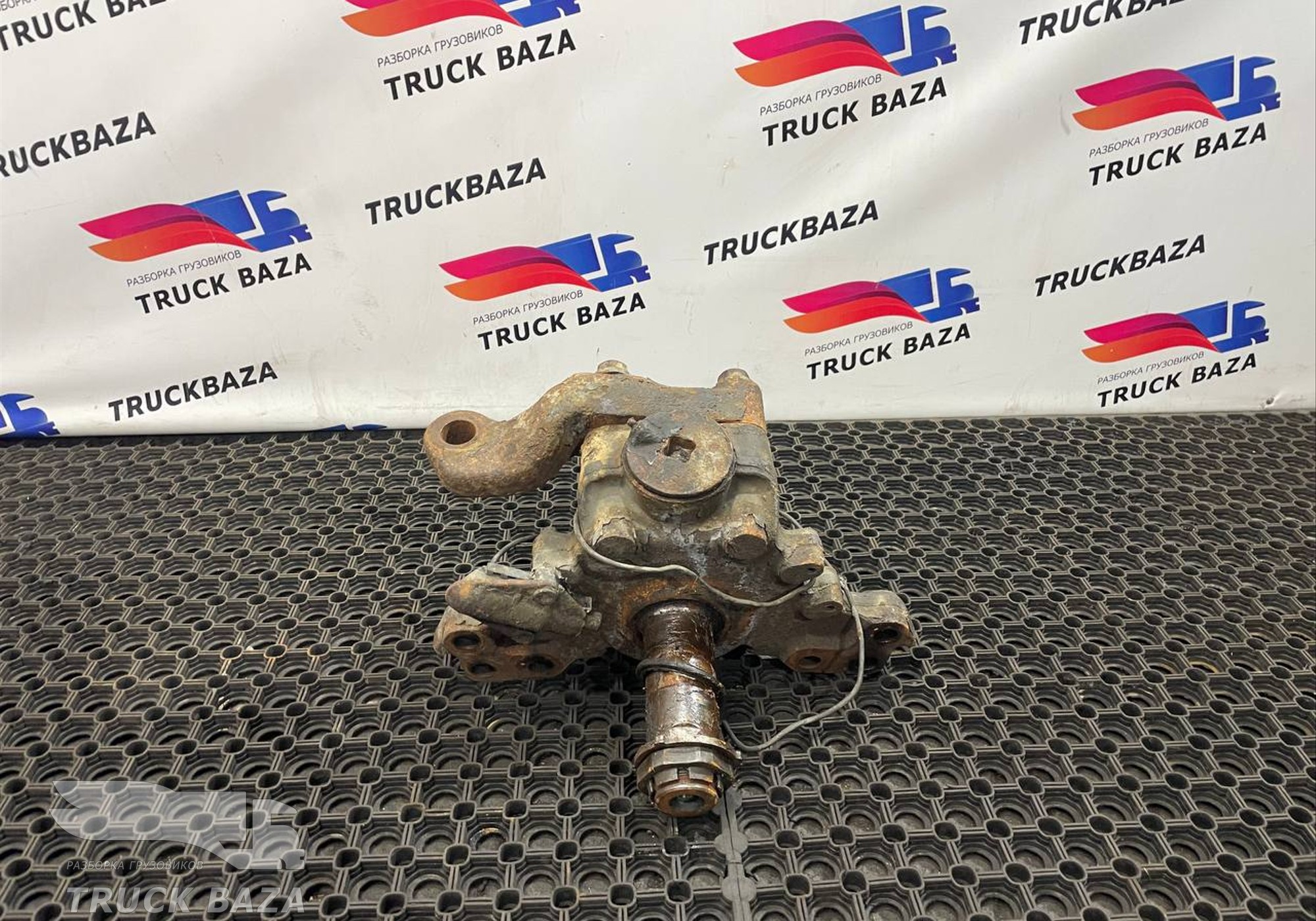 7420556298 Кулак поворотный для Renault Premium II (с 2005 по 2013)