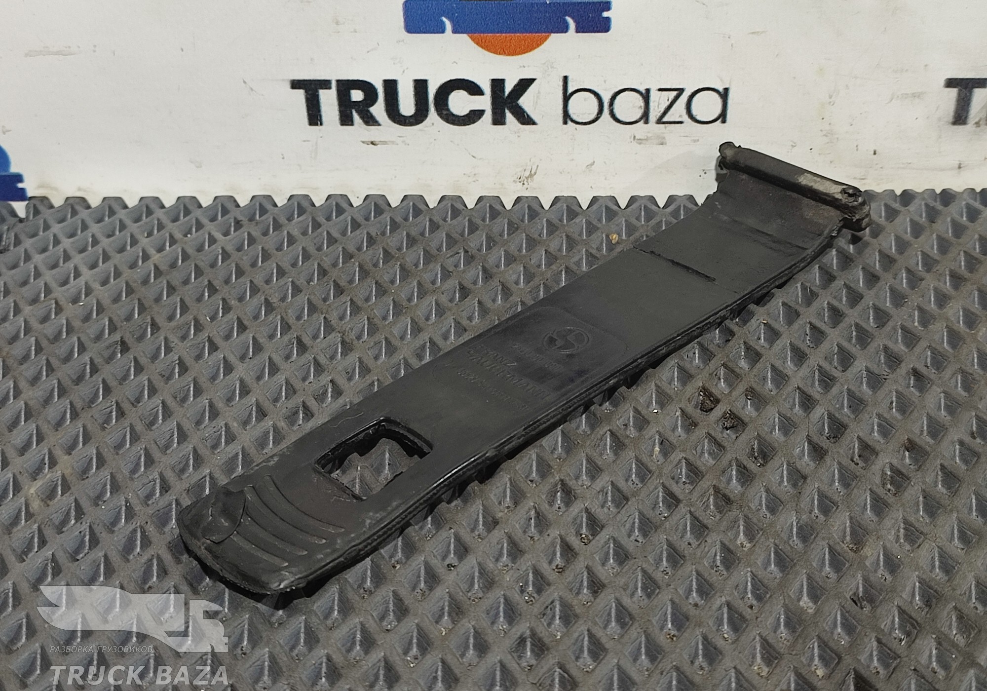 81664400192 Крепеж крыла