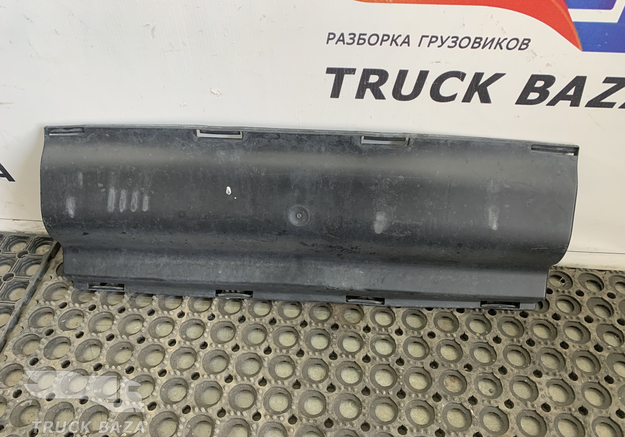 81517150411 Накладка на разъемы за кабиной для Man TGS I (с 2007)