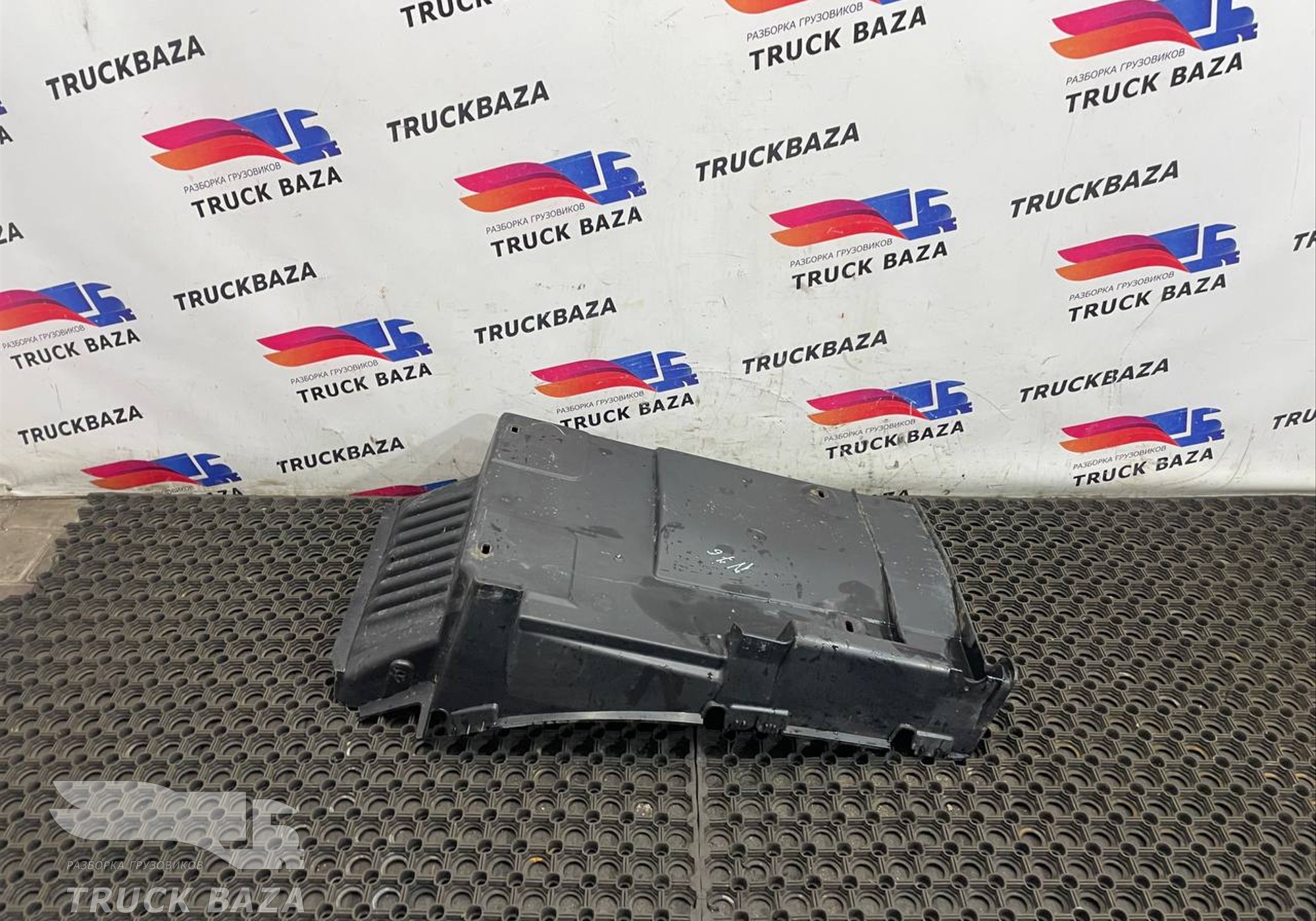 81612100905 Подкрылок левый для Man TGX TG3 (с 2020)