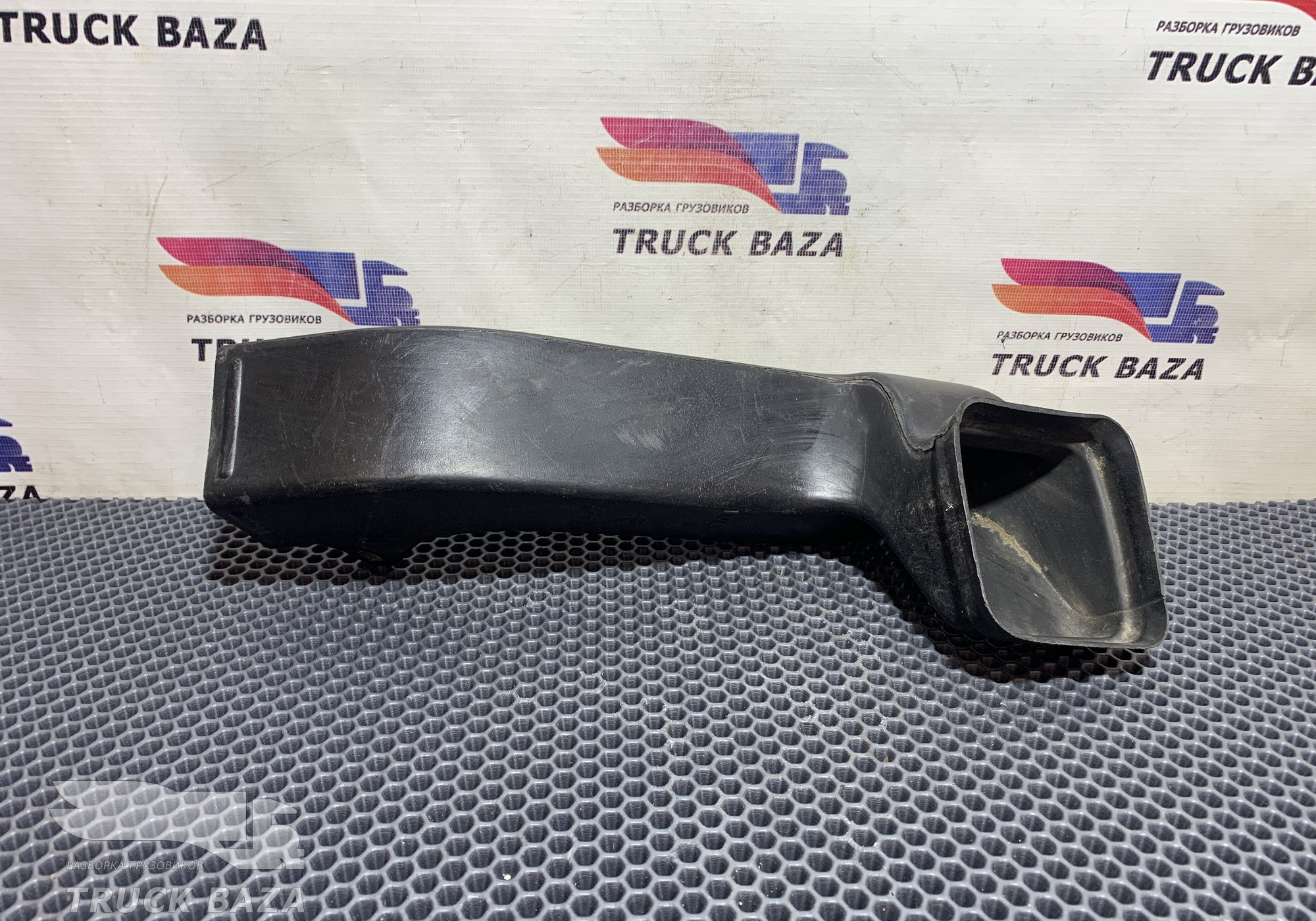 98411471 Воздуховод отопителя правый для Iveco Eurotrakker