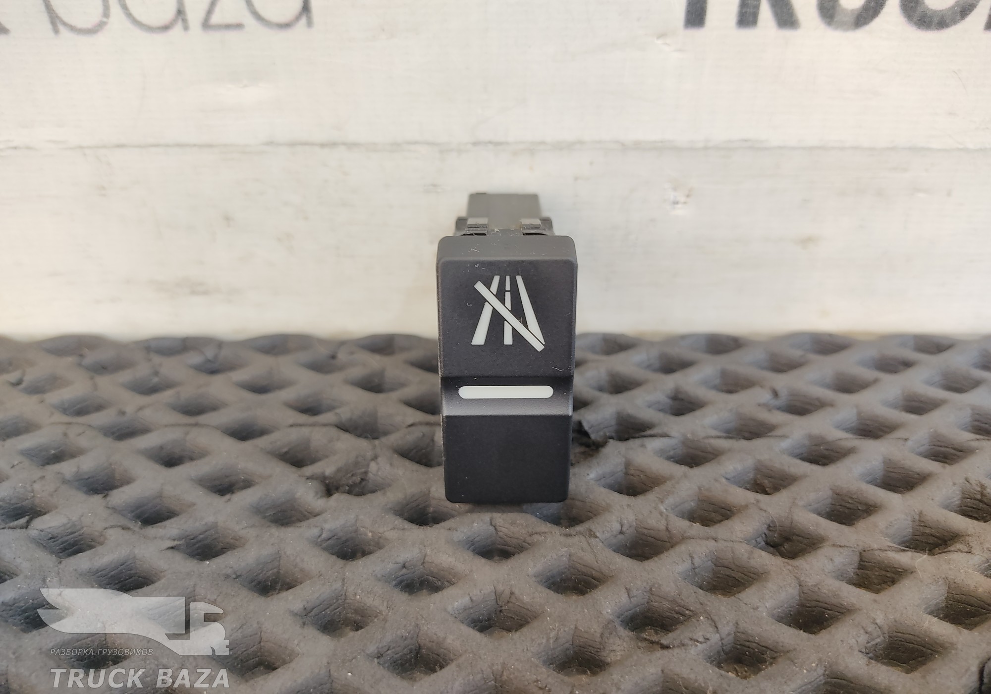 81255030319 Кнопка системы контроля полосы для Man TGX II (с 2012)