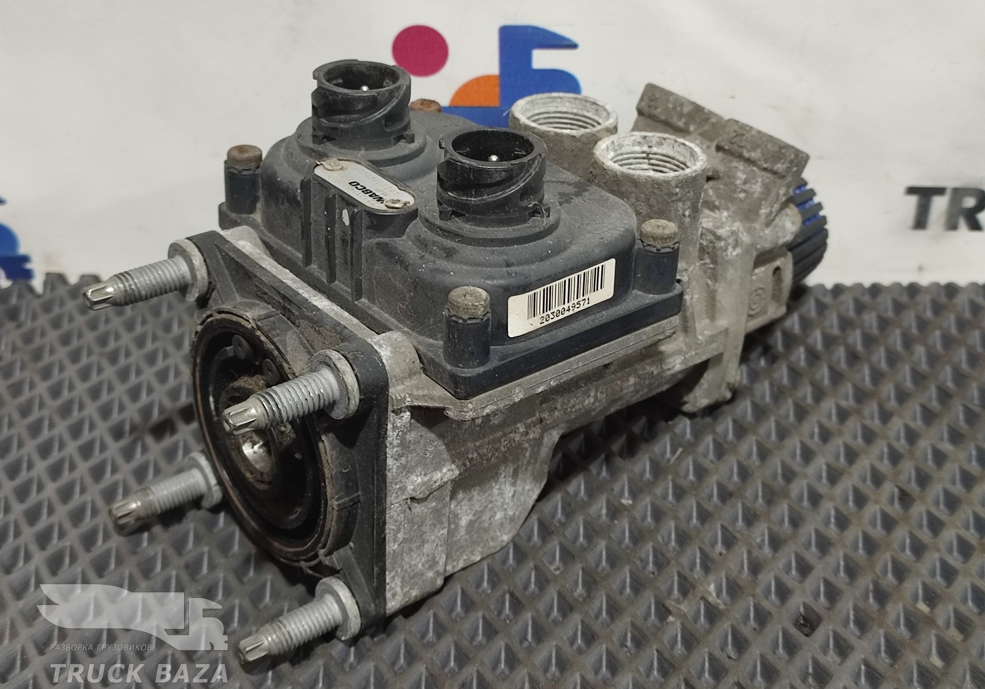 4800030000 Кран тормозной главный