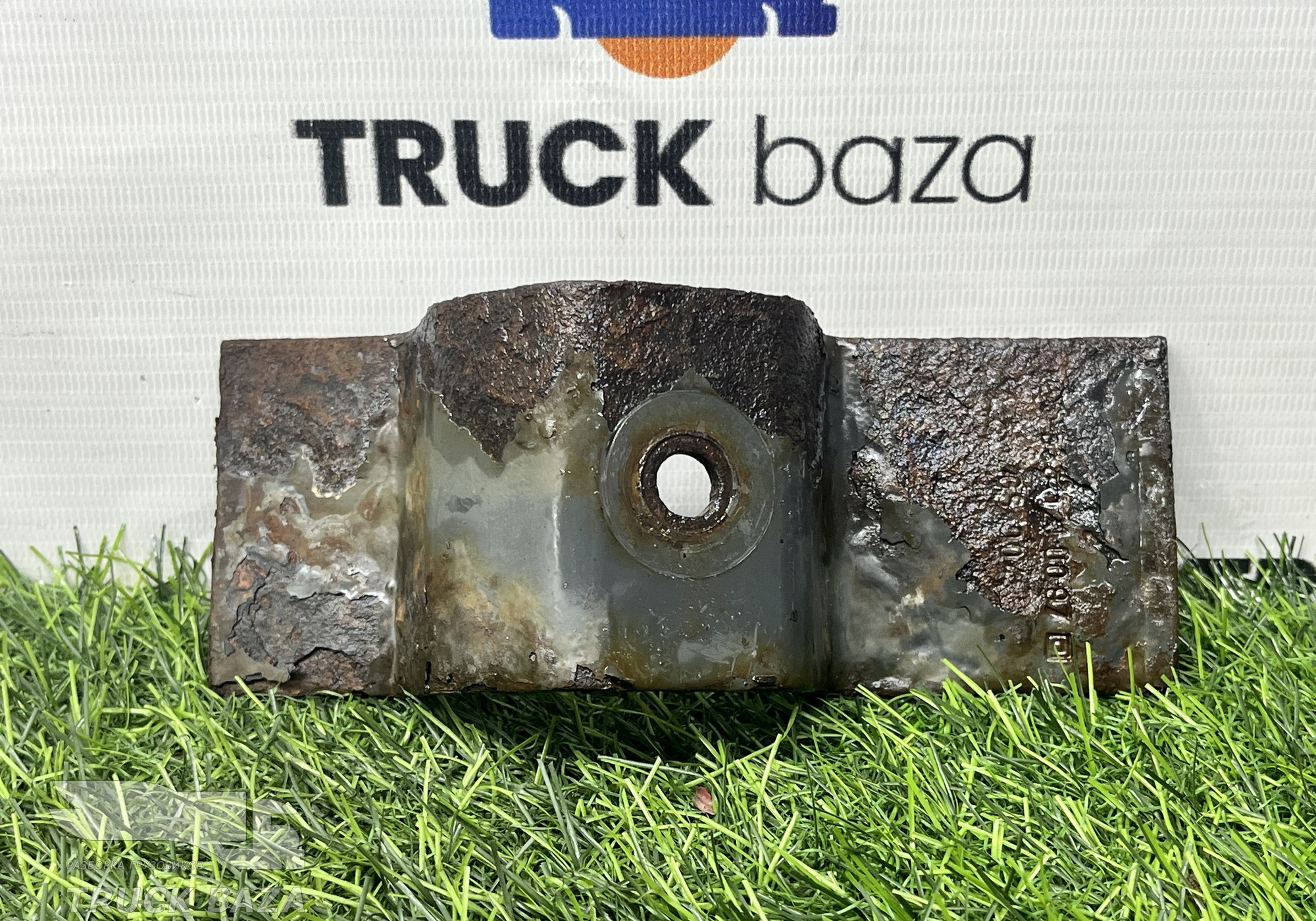 A9305210097 Кронштейн крыла заднего для Mercedes-Benz Axor II (с 2004 по 2010)