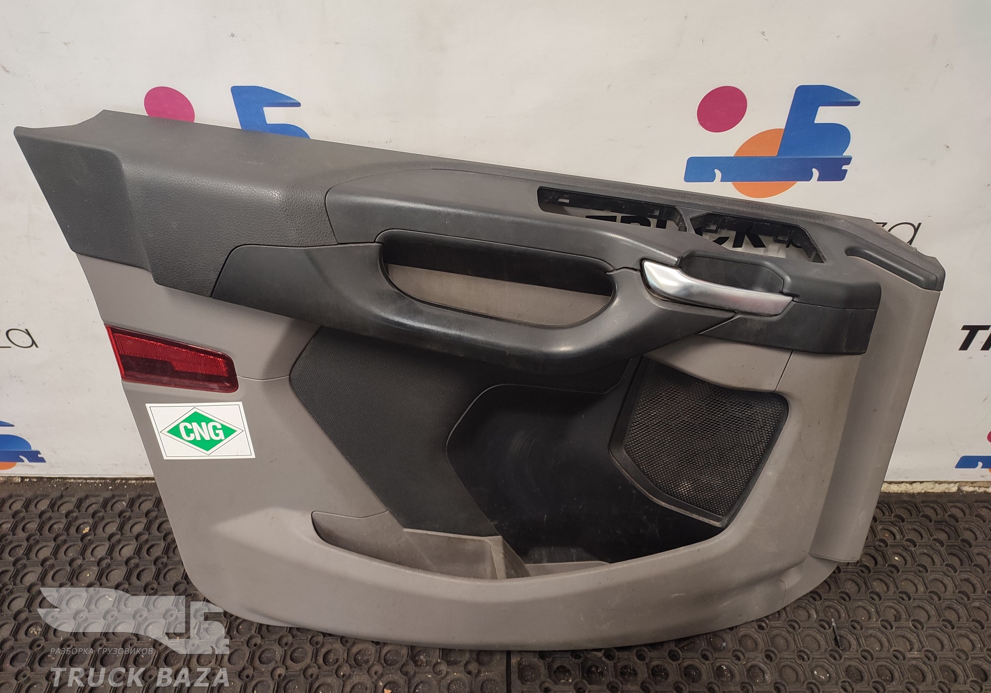2795125 Обшивка двери левой для Scania 6-series R (с 2016)