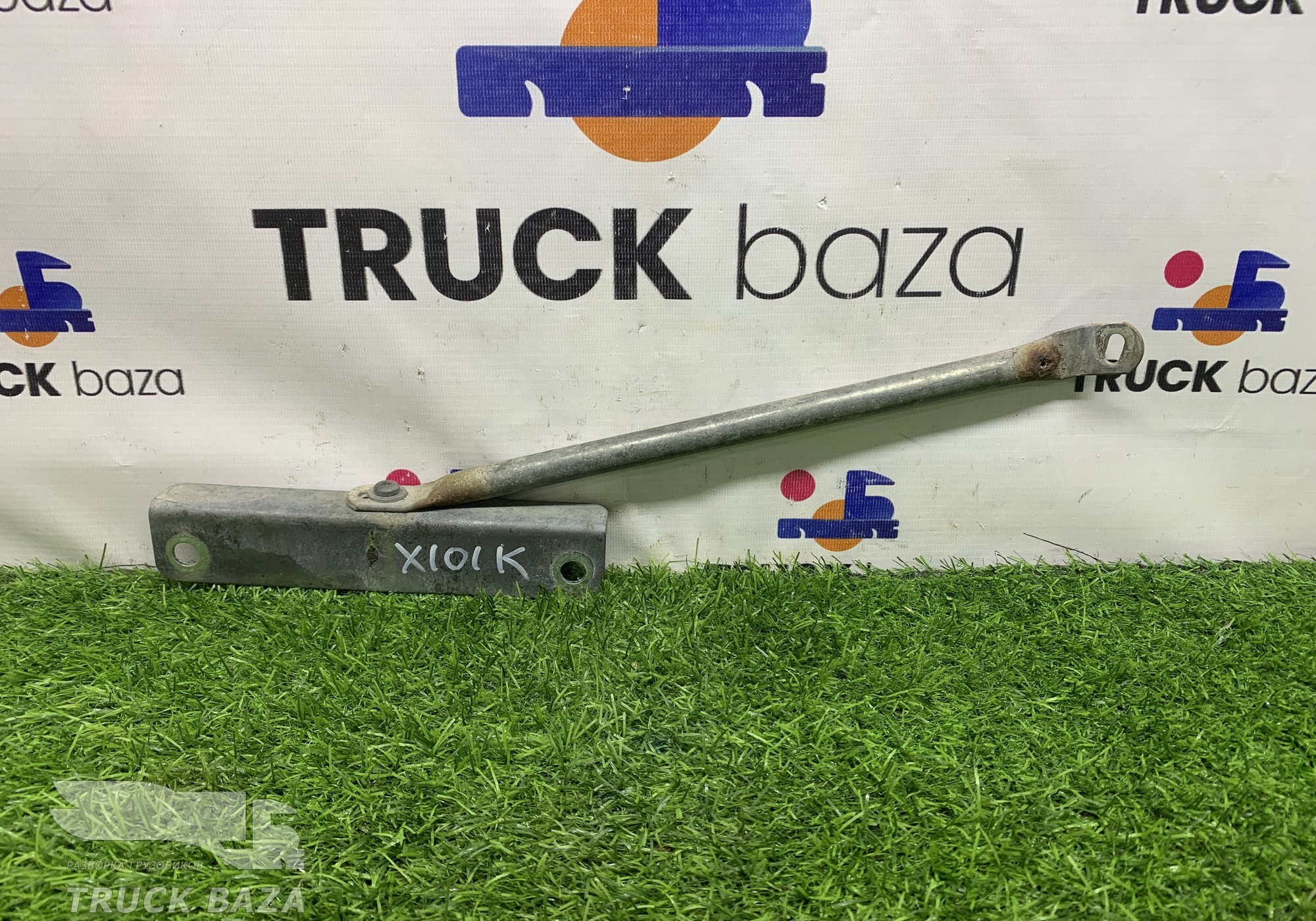 Кронштейн спойлера левый для Daf XF106 (с 2012)