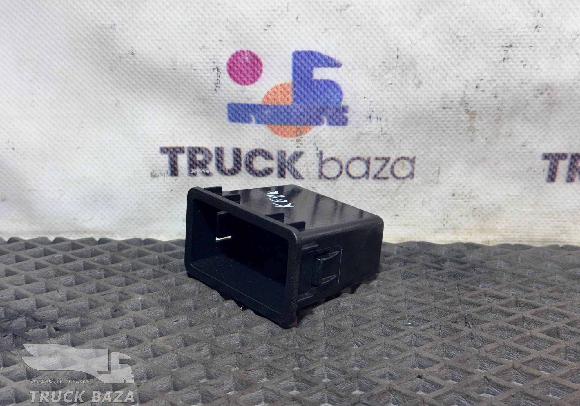 549015325164 Бардачок панели приборов для КАМАЗ 54901