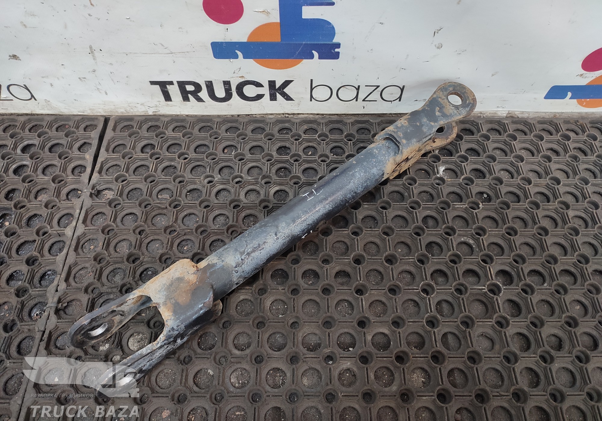 81437185118 Стойка заднего стабилизатора правая