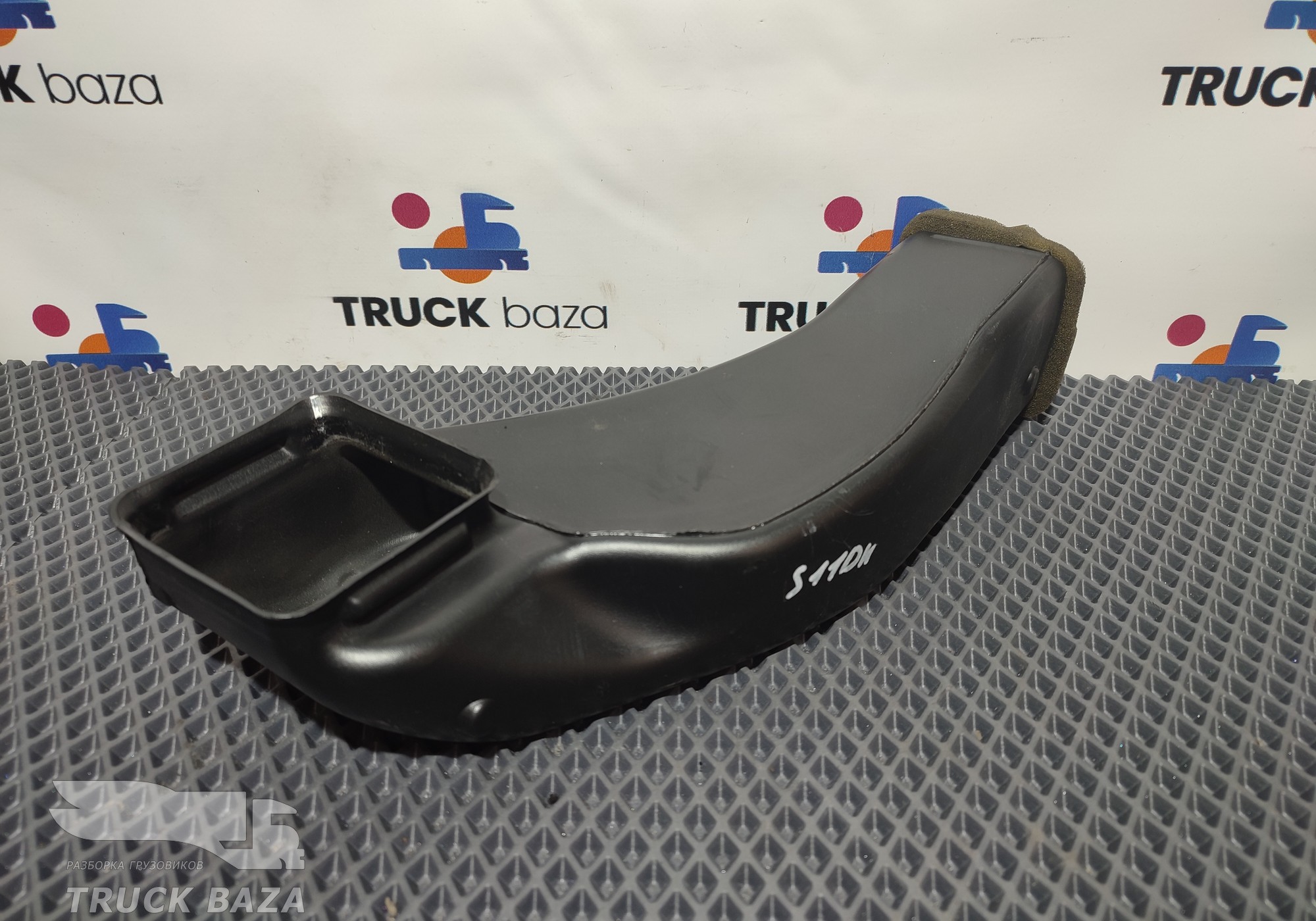 2125604 Воздуховод отопителя