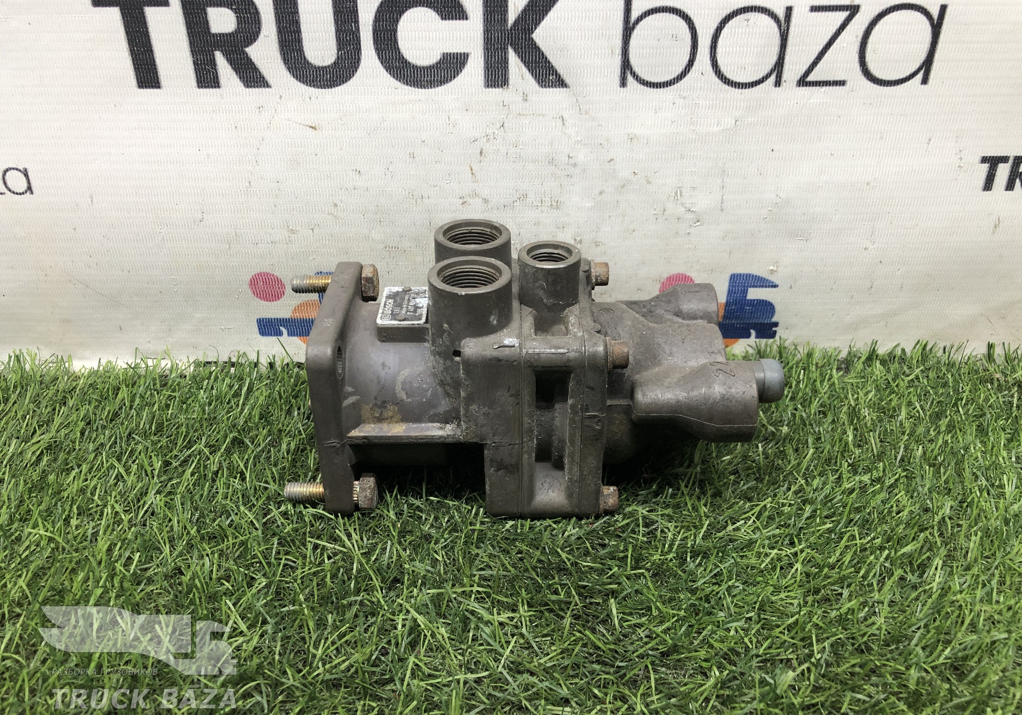 0024317005 Кран тормозной главный