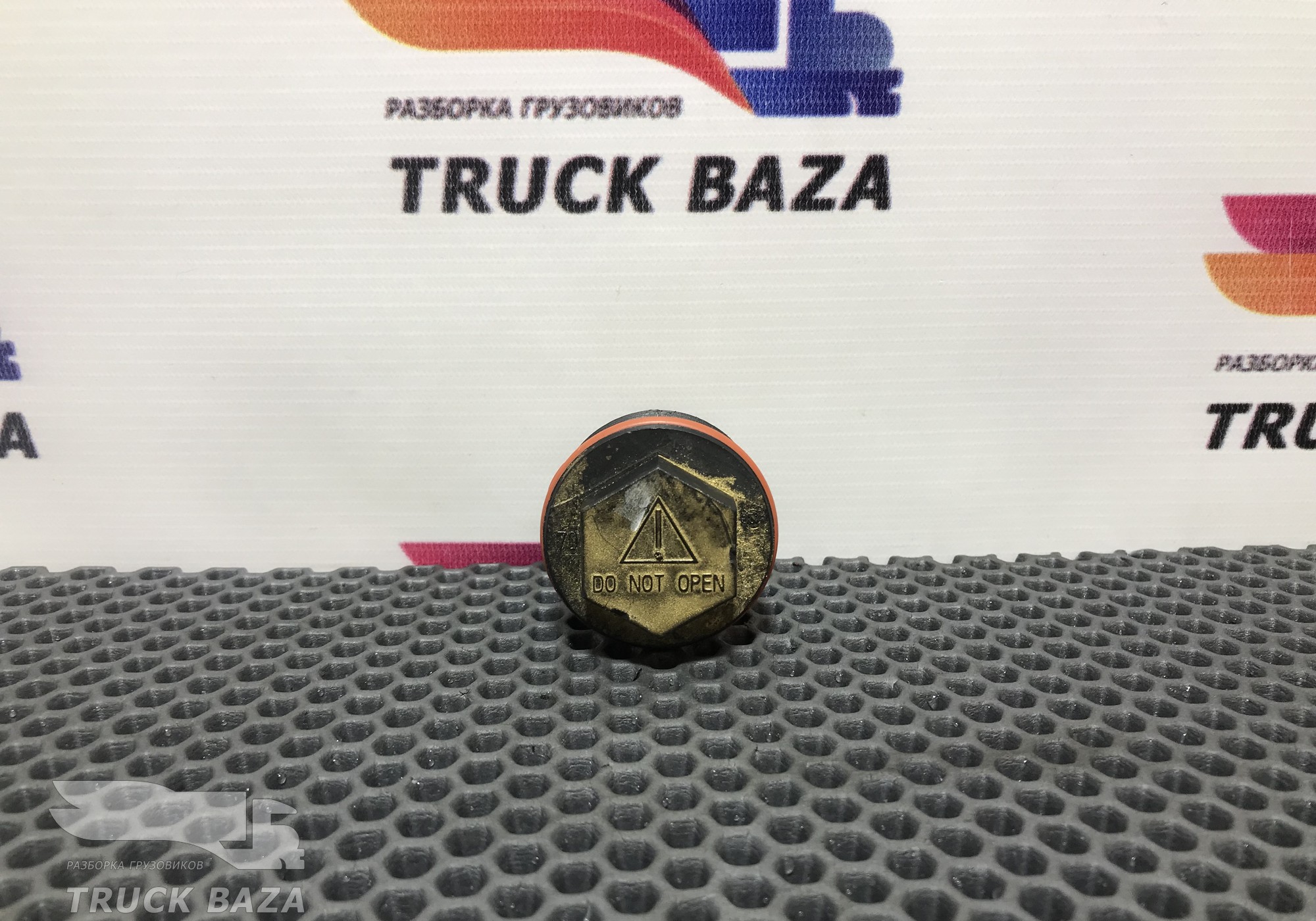 1374051 Клапан расширительного бачка для Scania