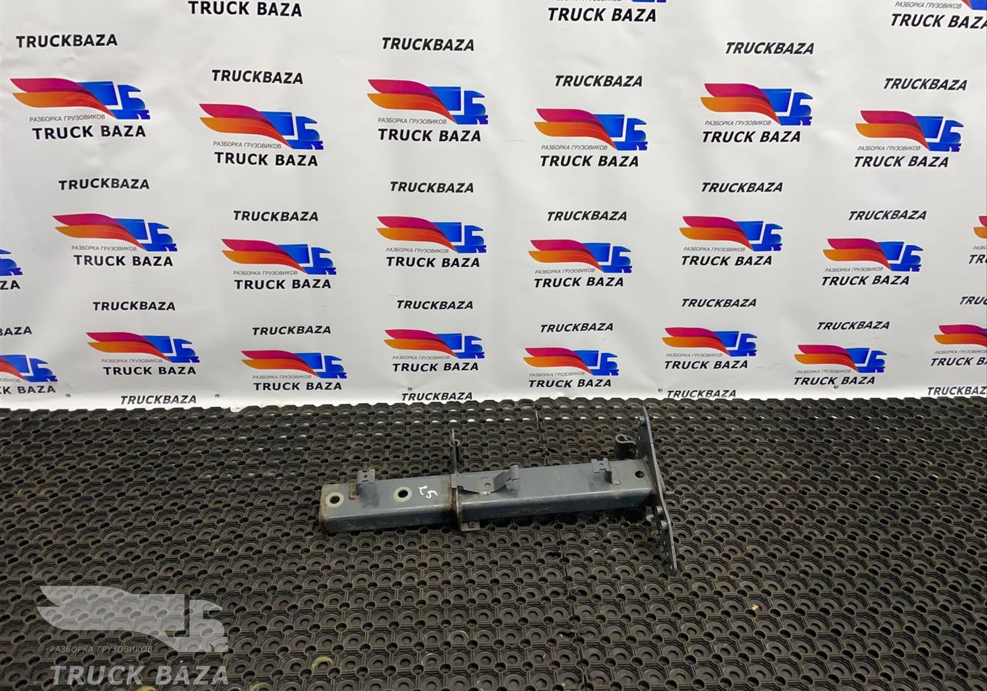 2108476 Кронштейн крыла передний левый для Daf XF106 (с 2012)