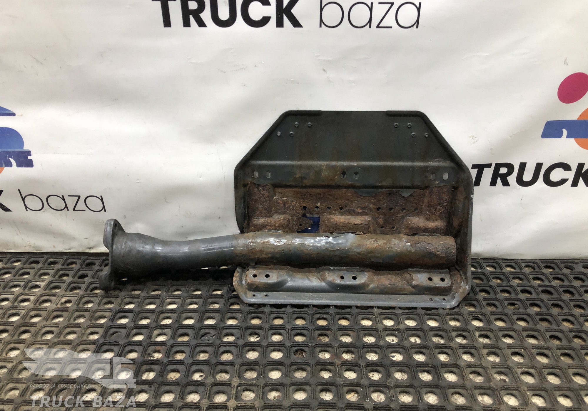 2054583 Кронштейн крыла заднего левого передняя часть