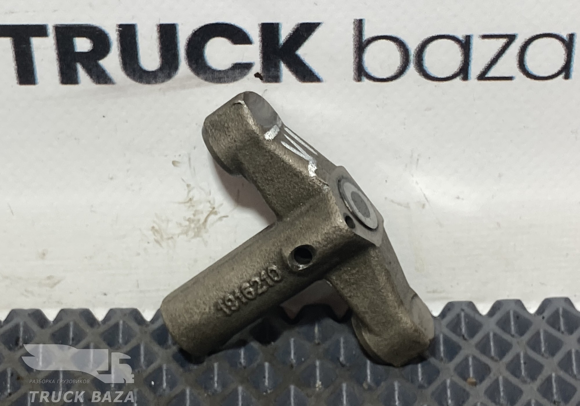 1916210 Коромысло