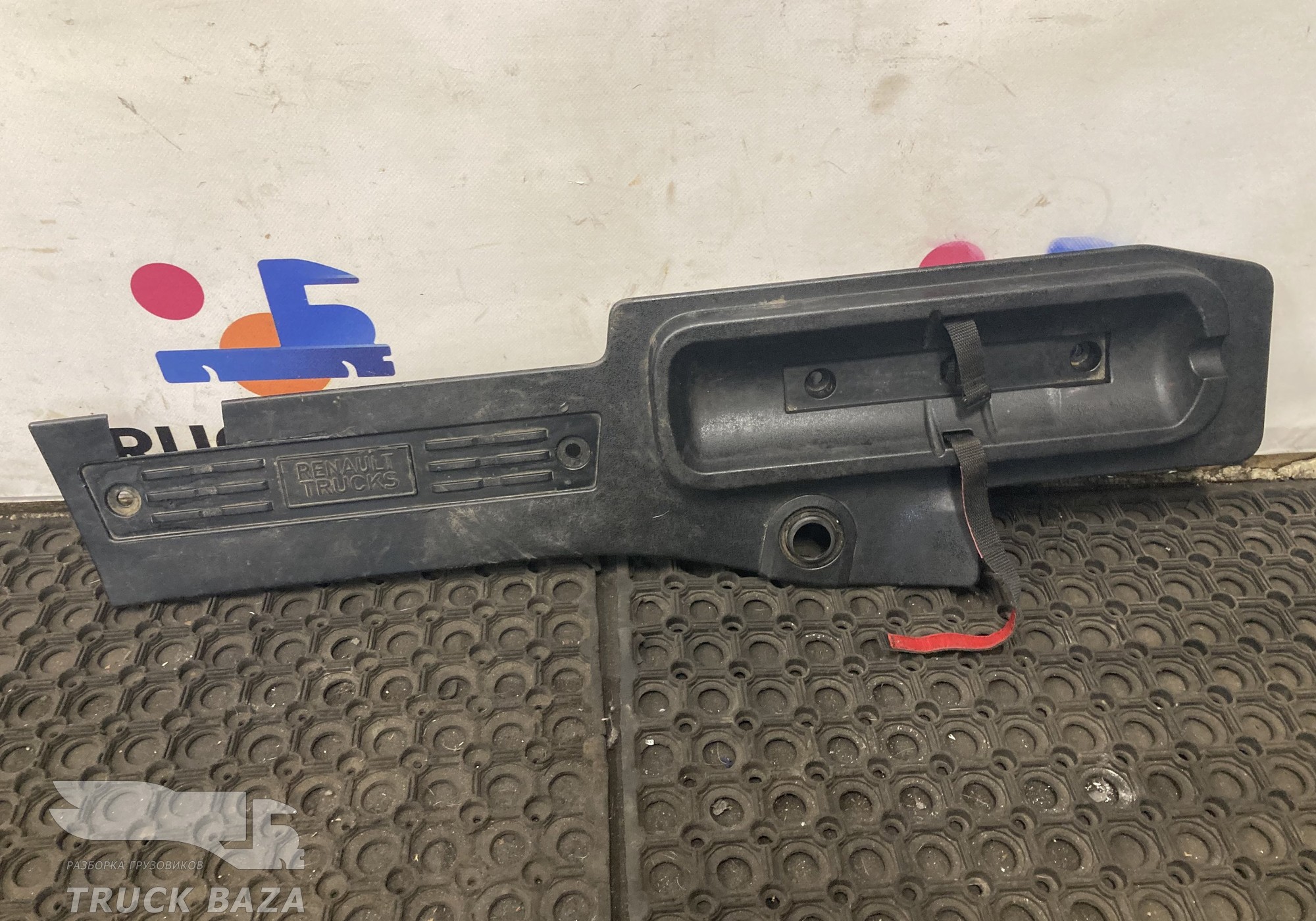 84546371 Накладка на порог левая для Renault T (с 2013)
