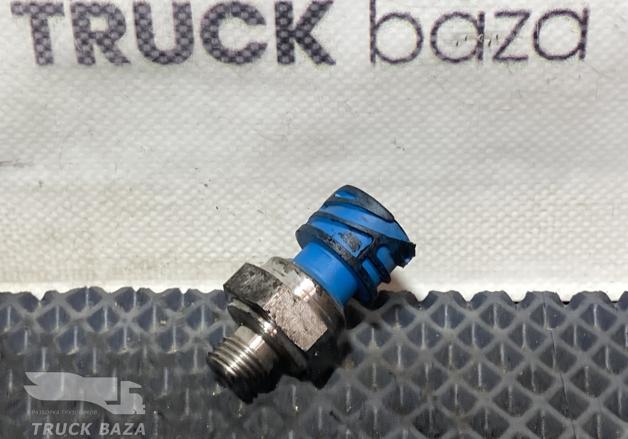 2041676 Датчик давления топлива