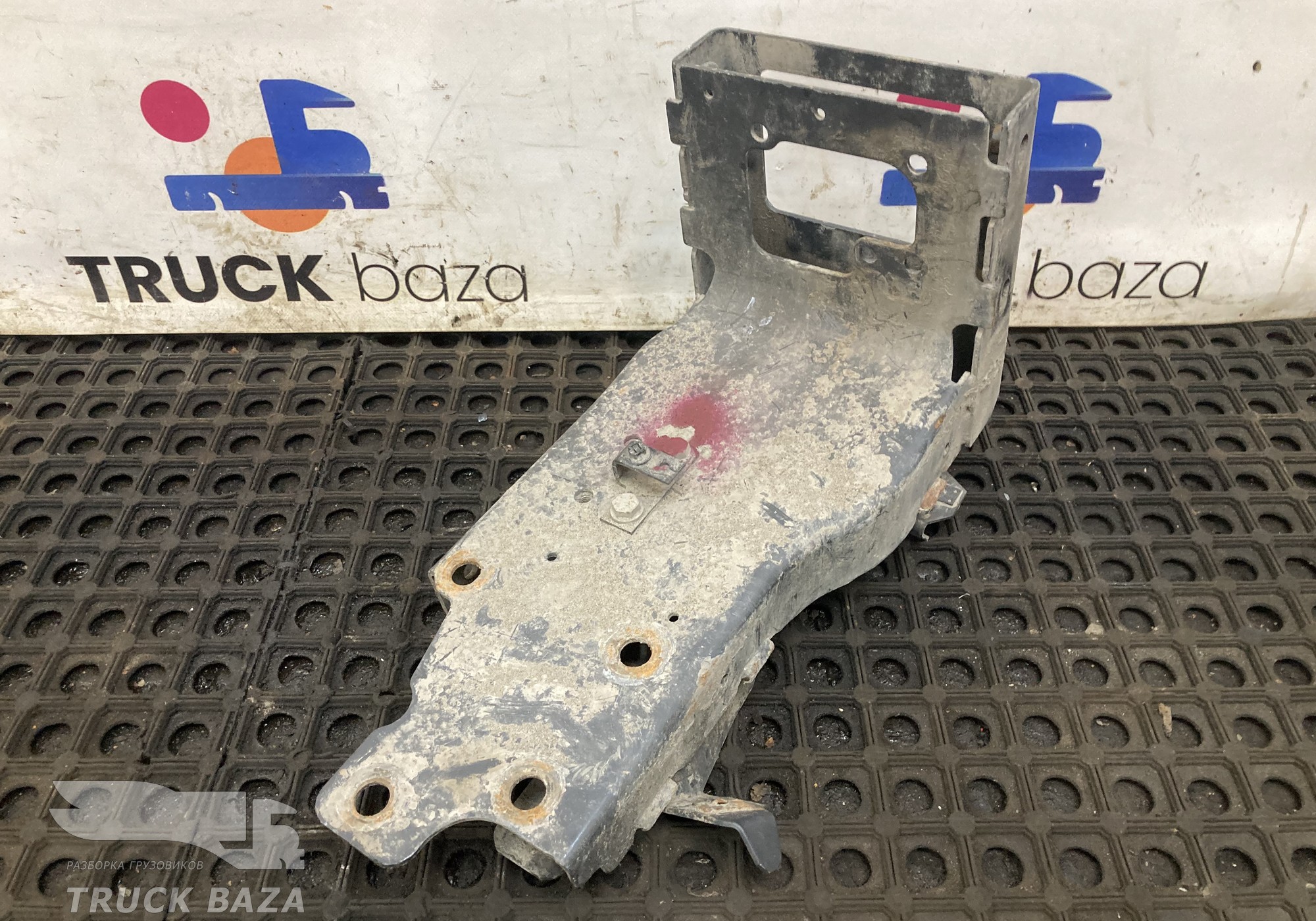 9606601230 Кронштейн подножки правый для Mercedes-Benz Actros New Actros MP4 (с 2011)