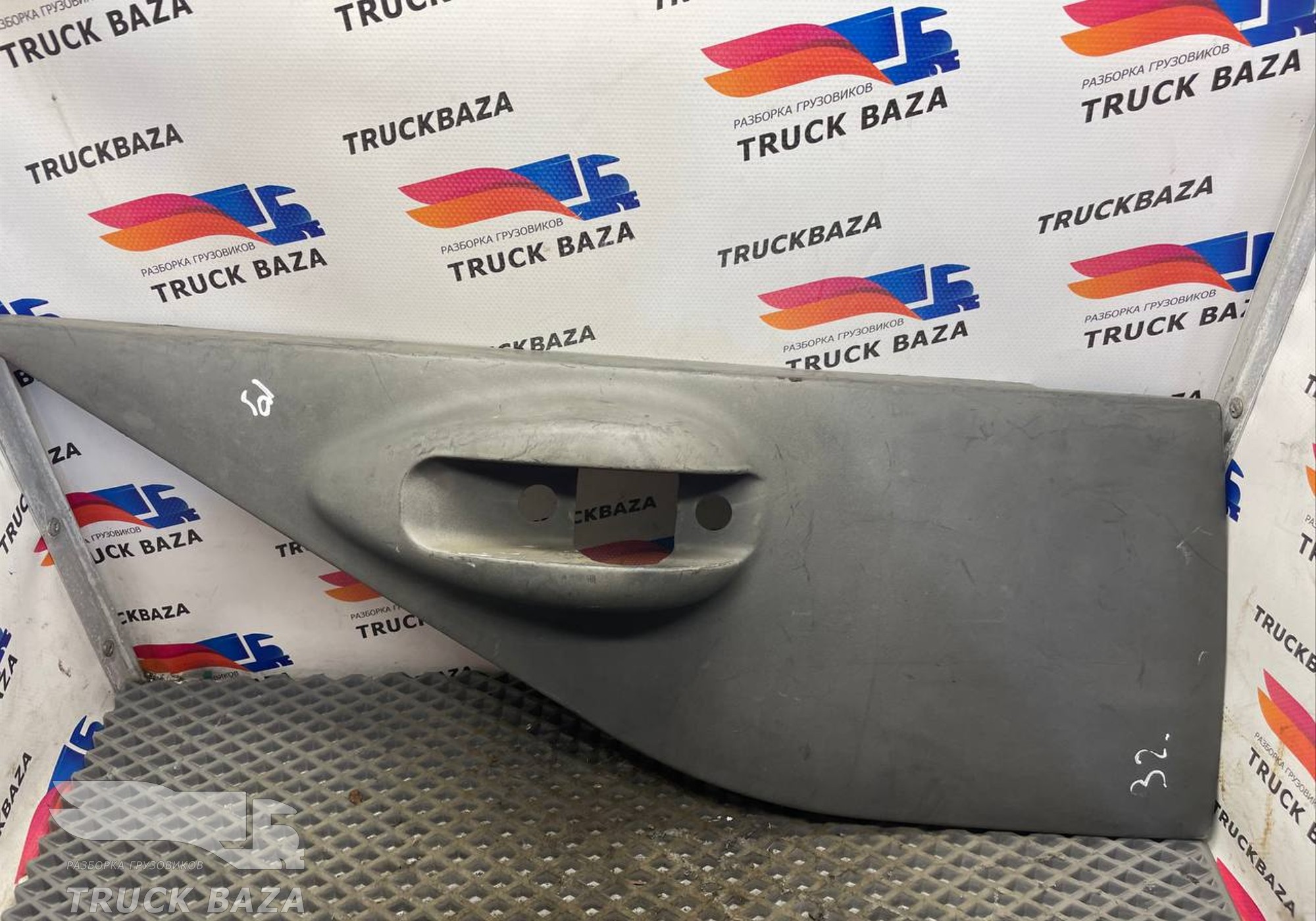 19211823809 Крышка кронштейна зеркала правого для Renault