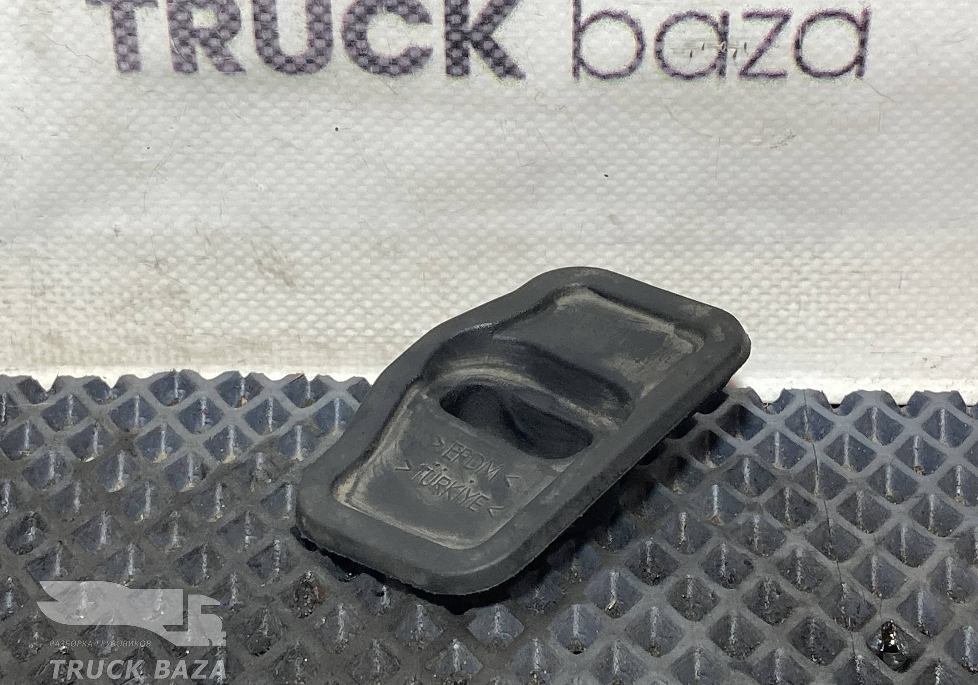 3757230208 Пыльник замка двери